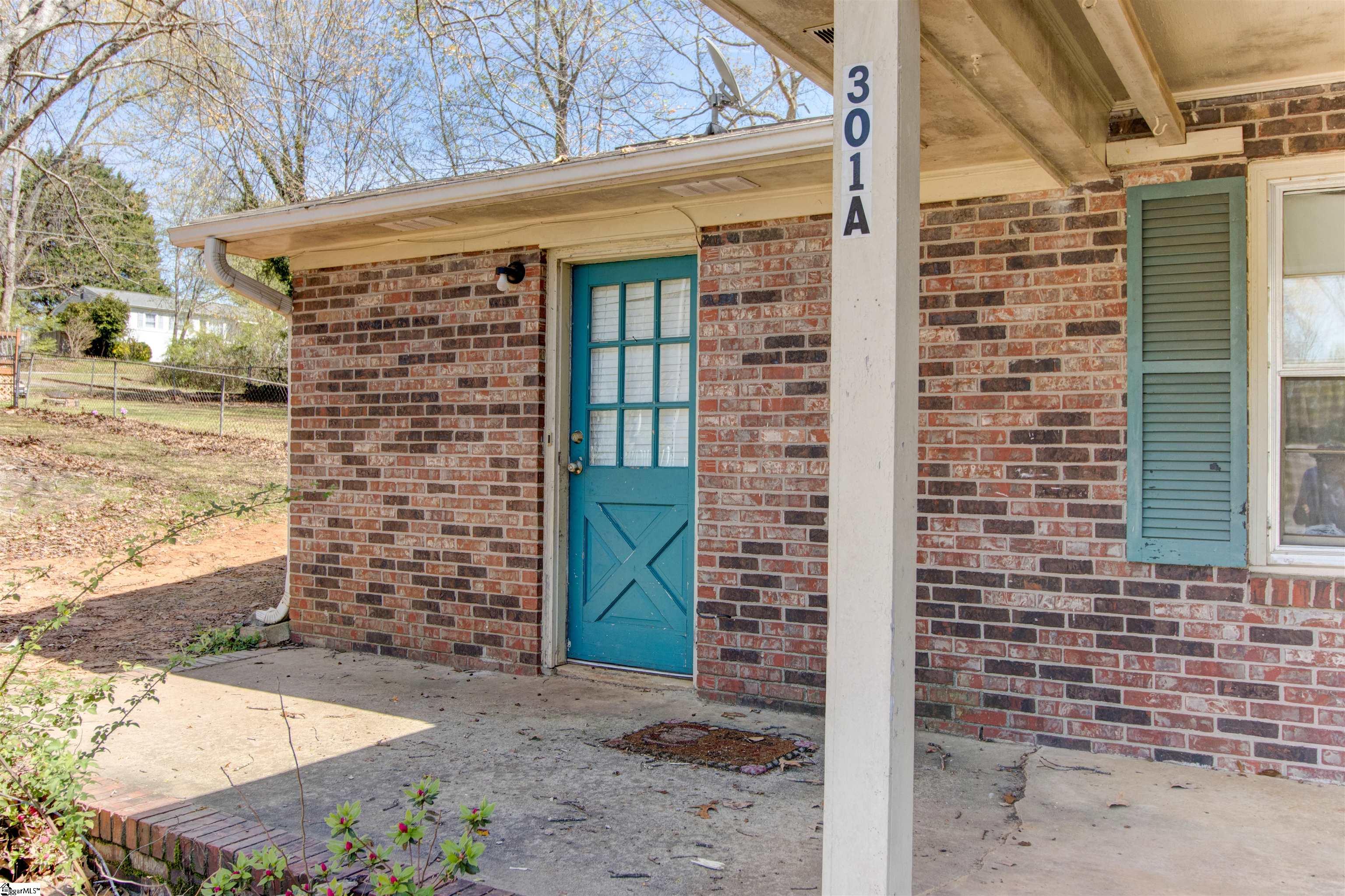301 Oaklane Drive Property Photo 2