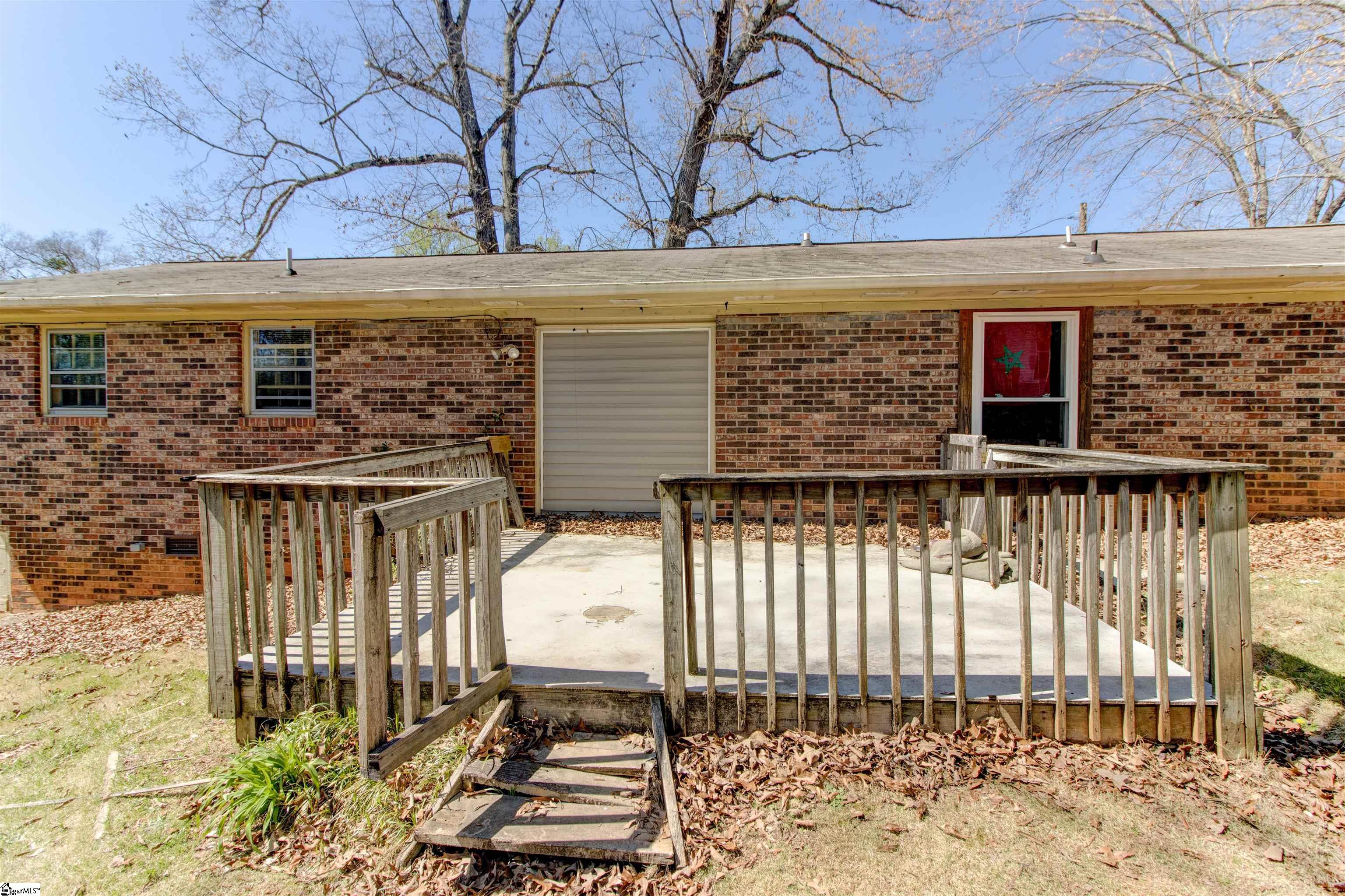 301 Oaklane Drive Property Photo 3