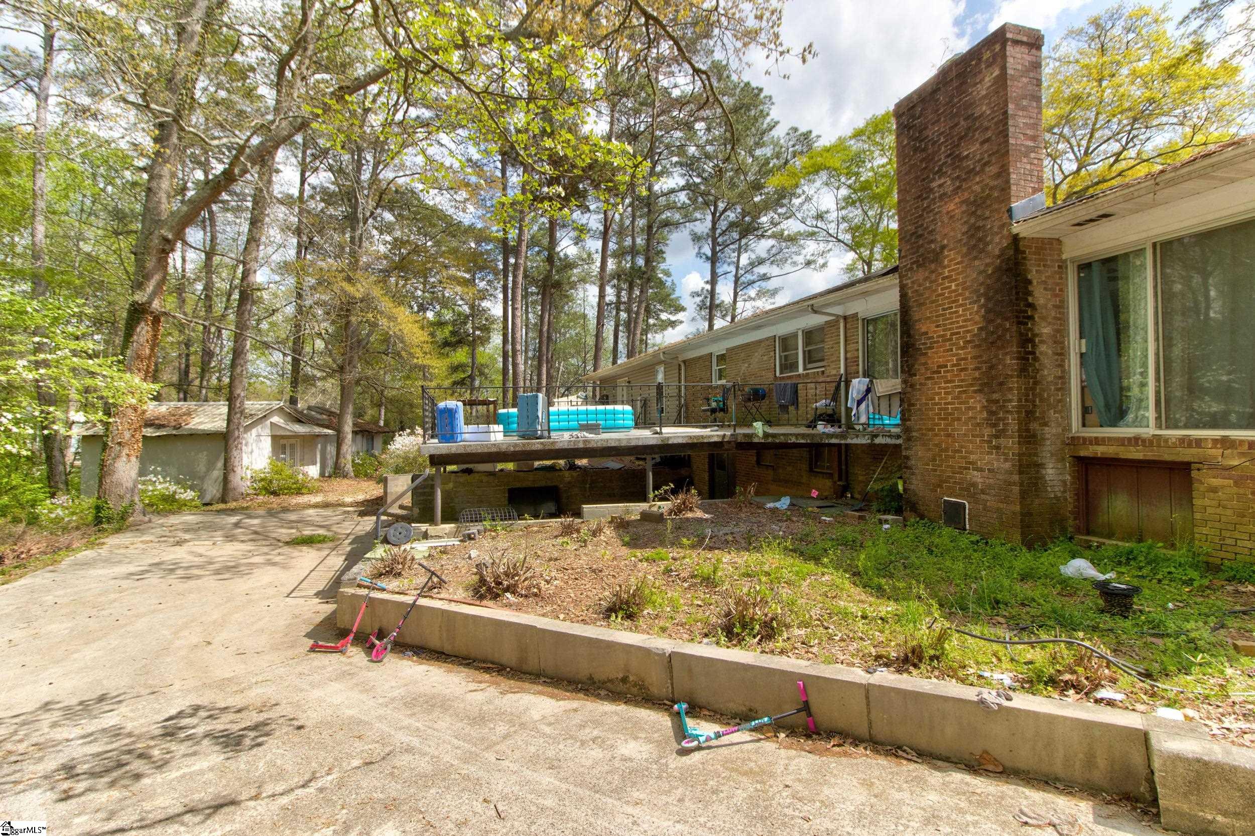 801 Crestview Road Property Photo 3
