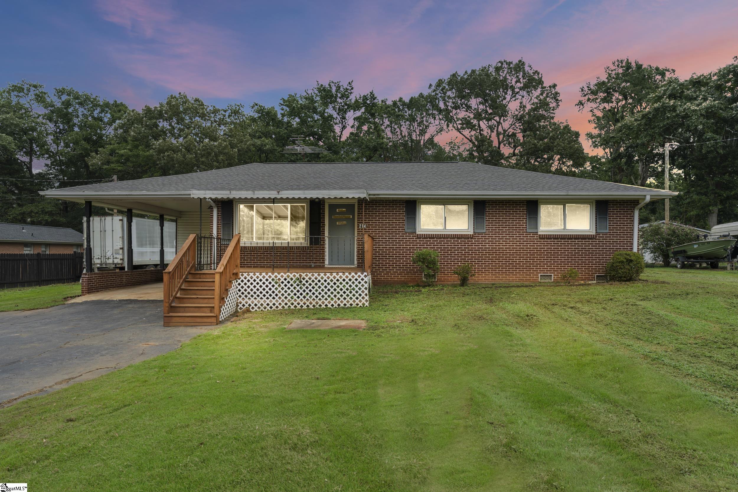 214 Crawford Circle Property Photo 1