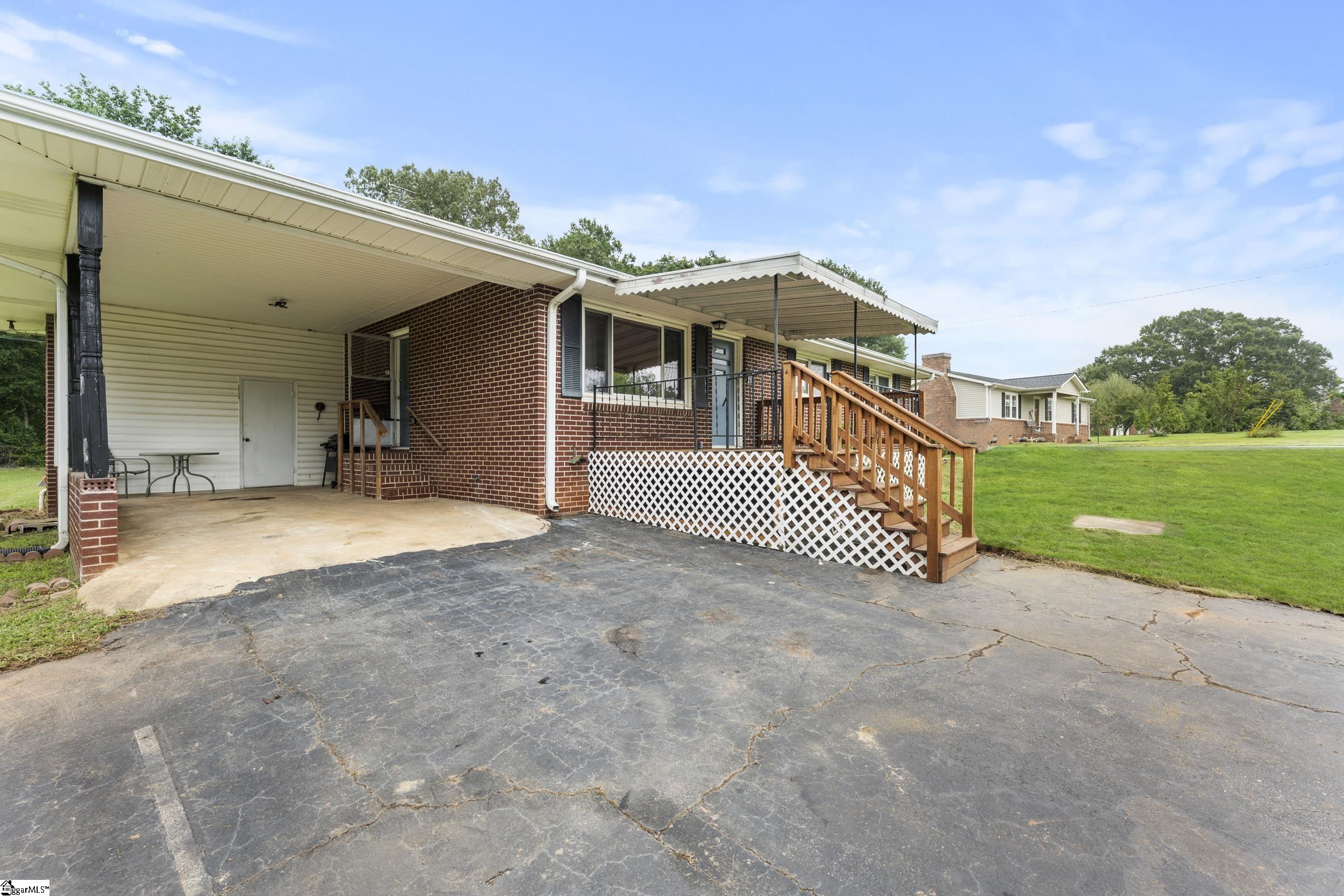 214 Crawford Circle Property Photo 4