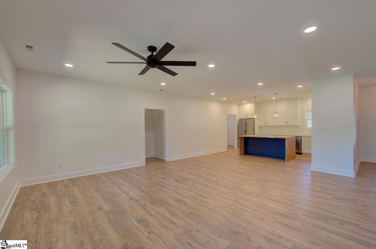 408 Edgewood Drive Property Photo 6