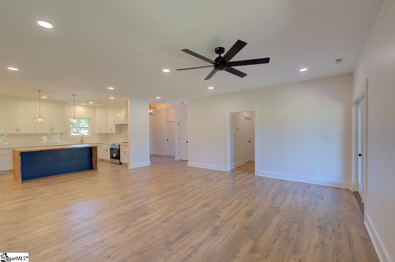 408 Edgewood Drive Property Photo 8