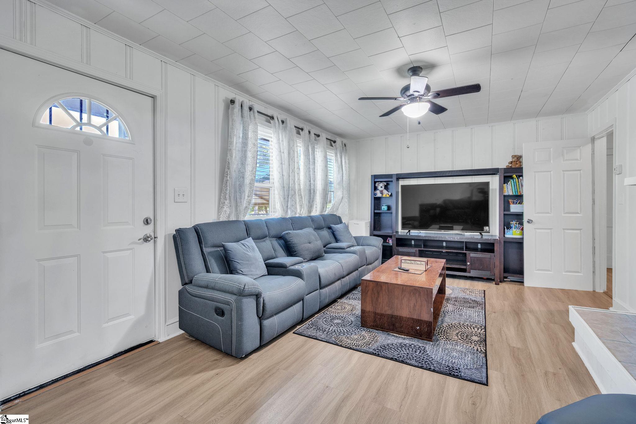 121 Fox Drive Property Photo 3