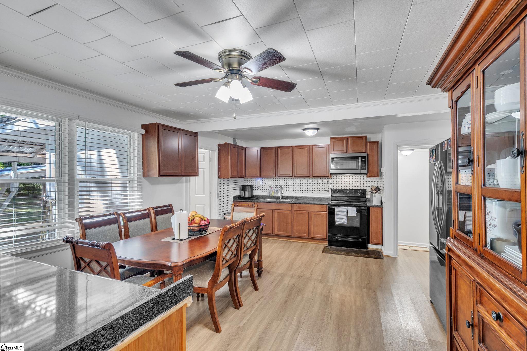 121 Fox Drive Property Photo 8