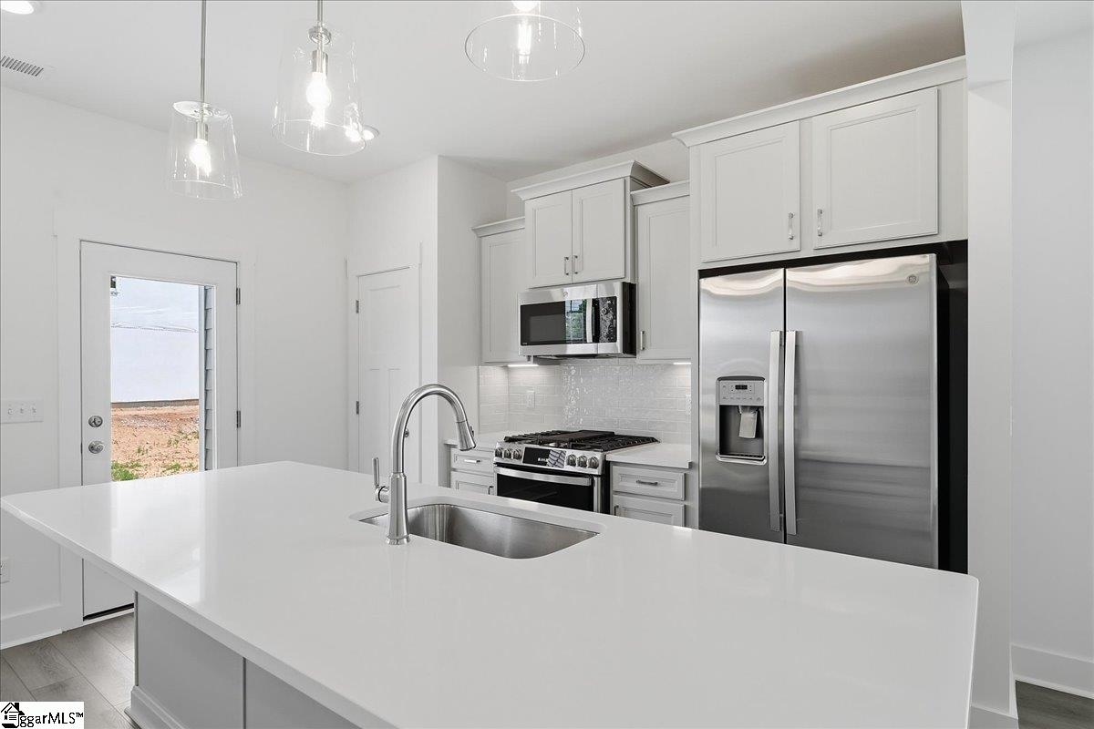 500 Round Rock Way Property Photo 4