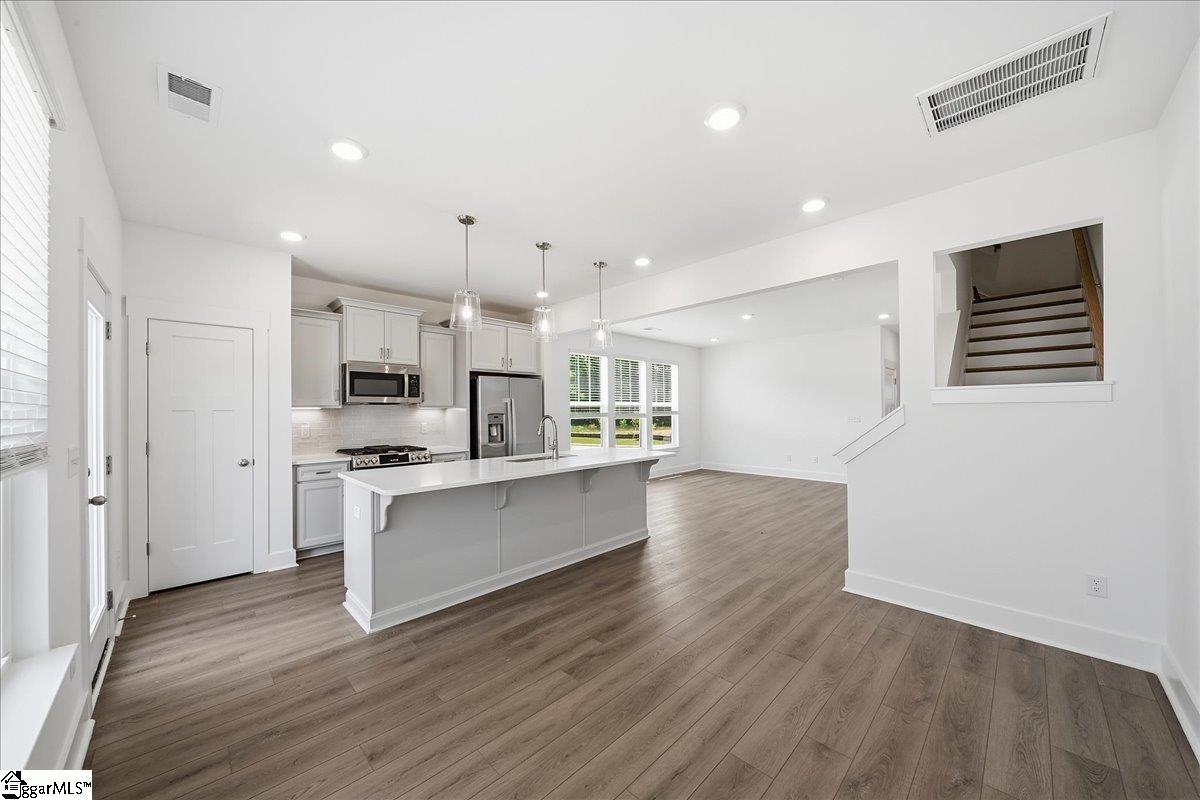 500 Round Rock Way Property Photo 8