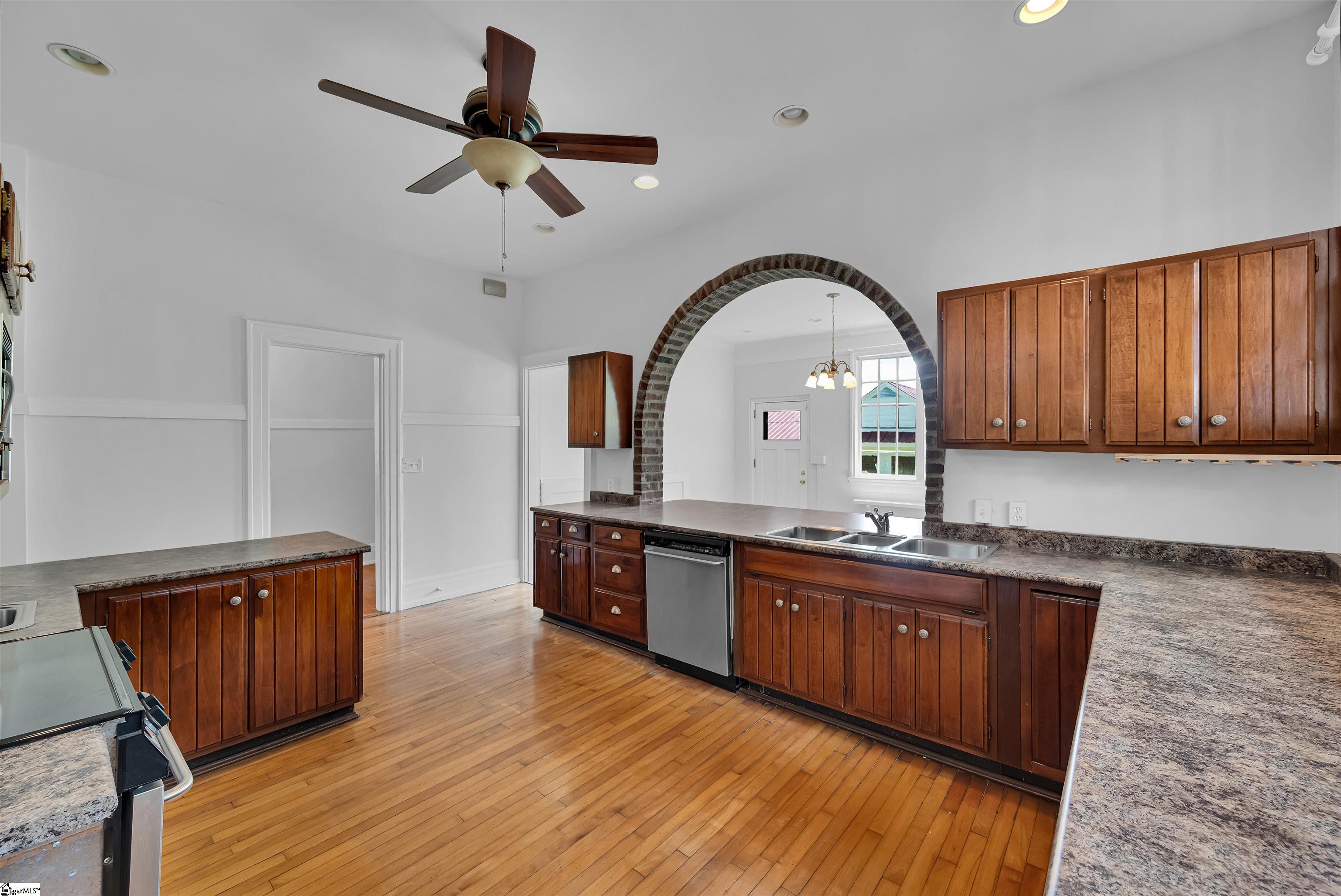 118 James Street Property Photo 14