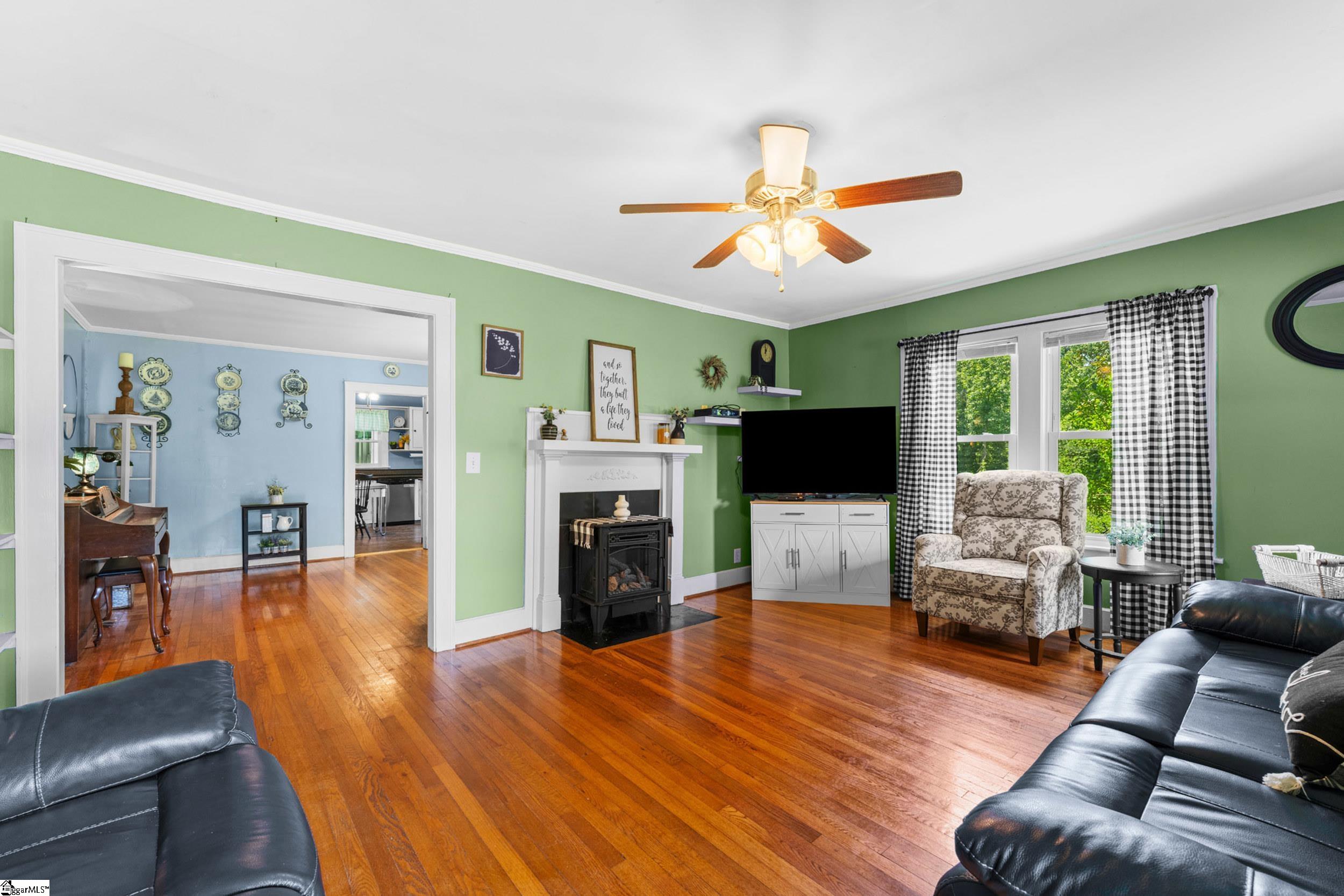 726 Foster Road Property Photo 4