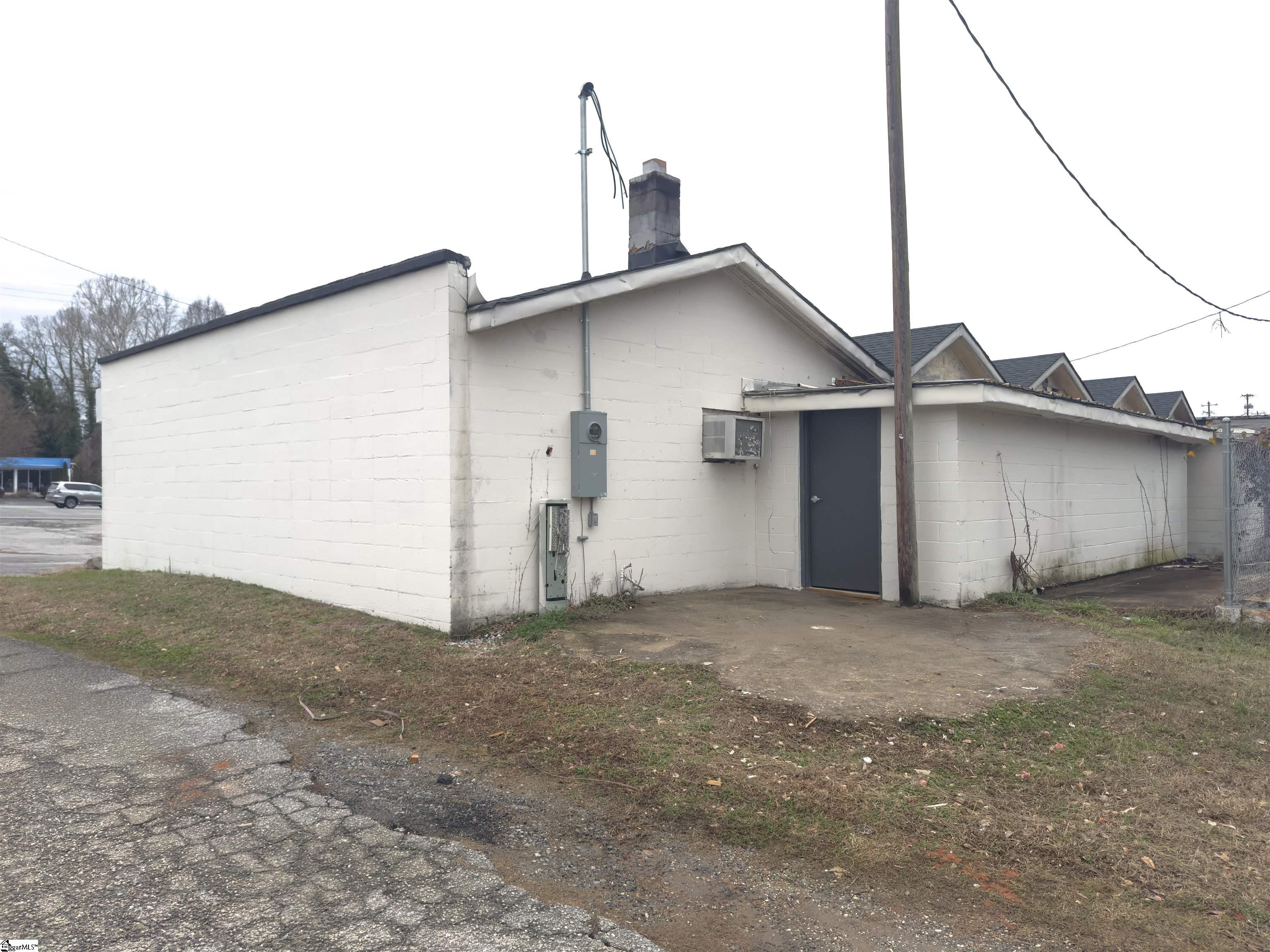 706 W Main Street Property Photo 2