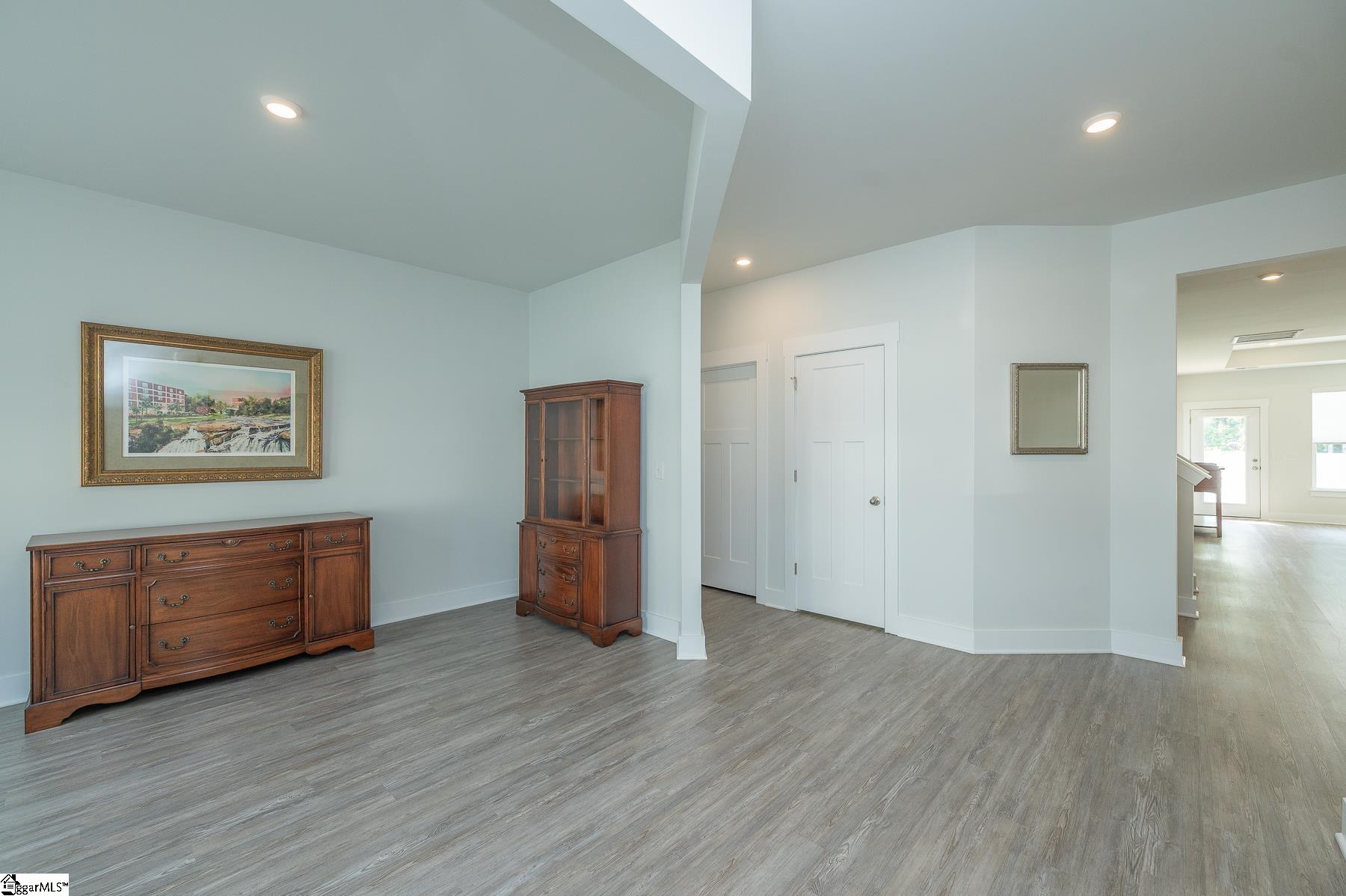 112 Creekhaven Lane Property Photo 5