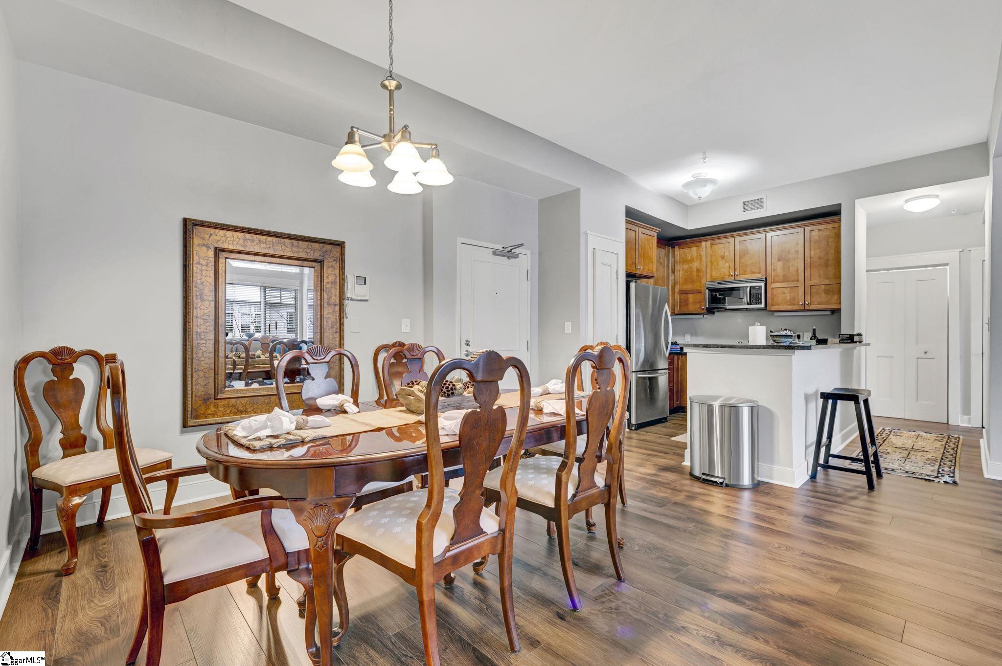 155 Riverplace Property Photo 6