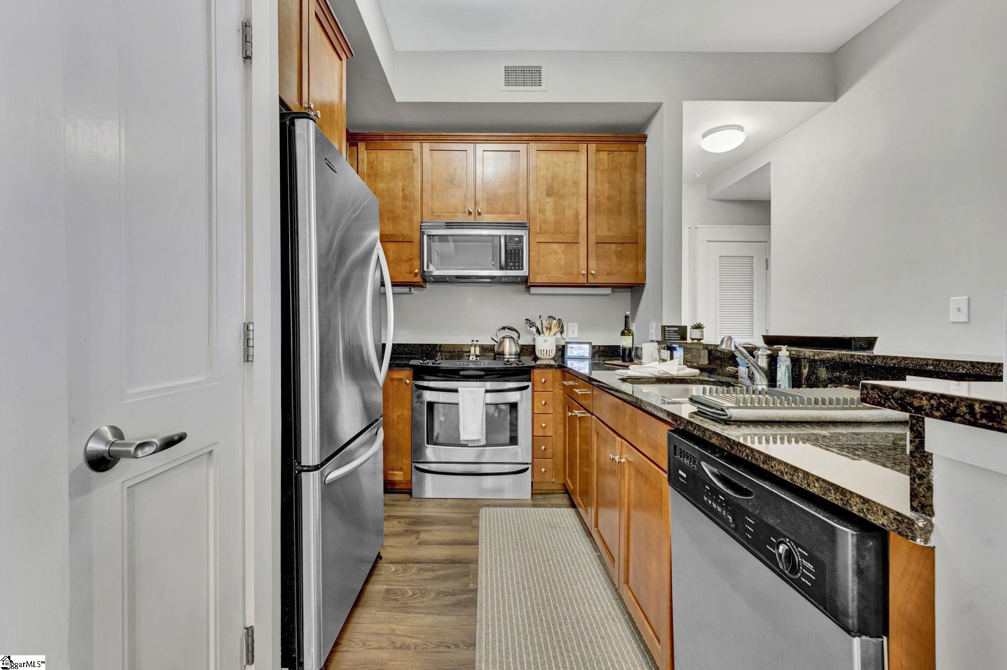 155 Riverplace Property Photo 10