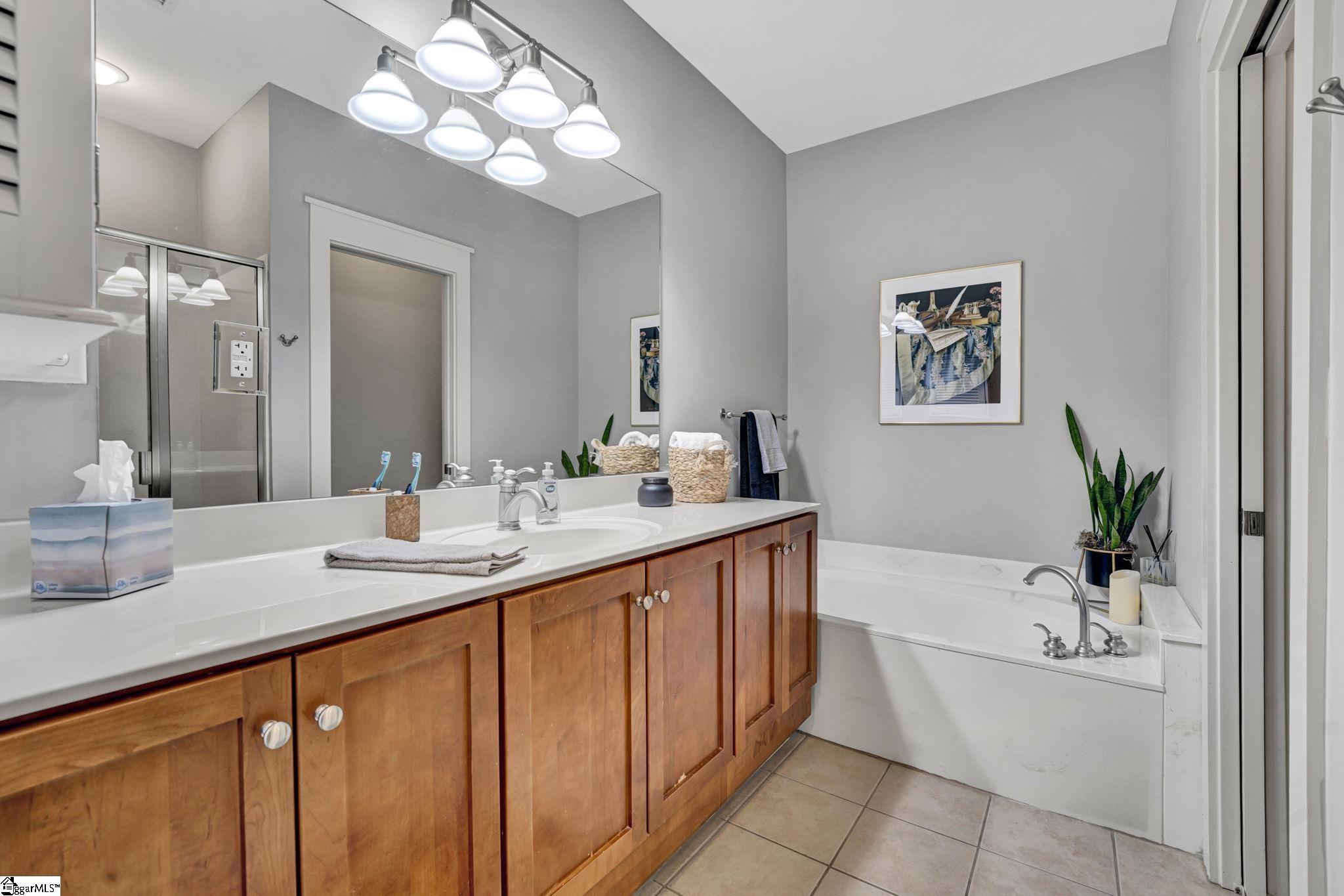 155 Riverplace Property Photo 15