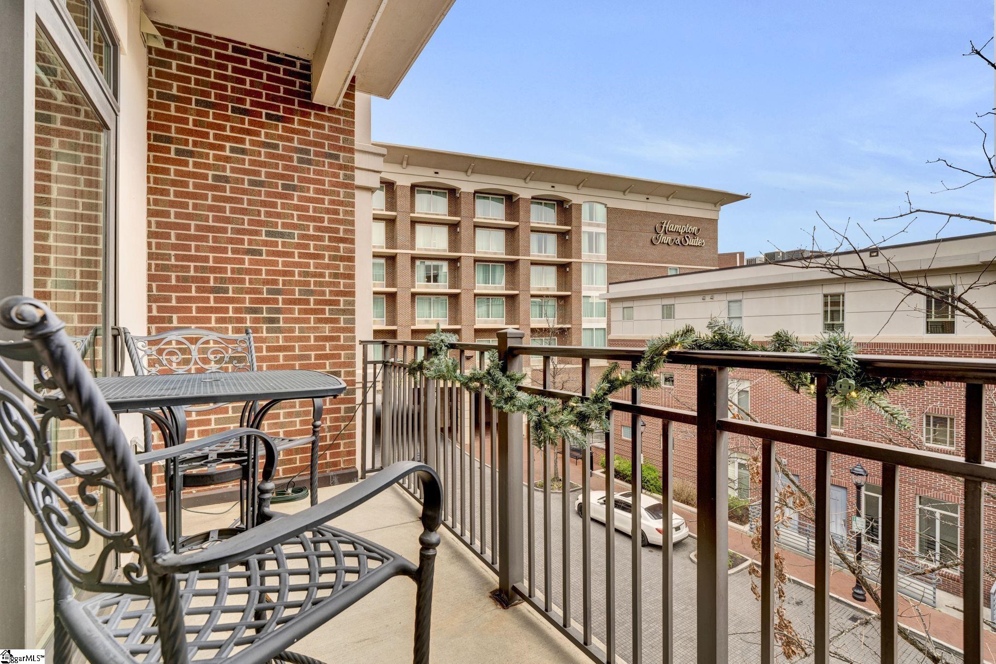 155 Riverplace Property Photo 28