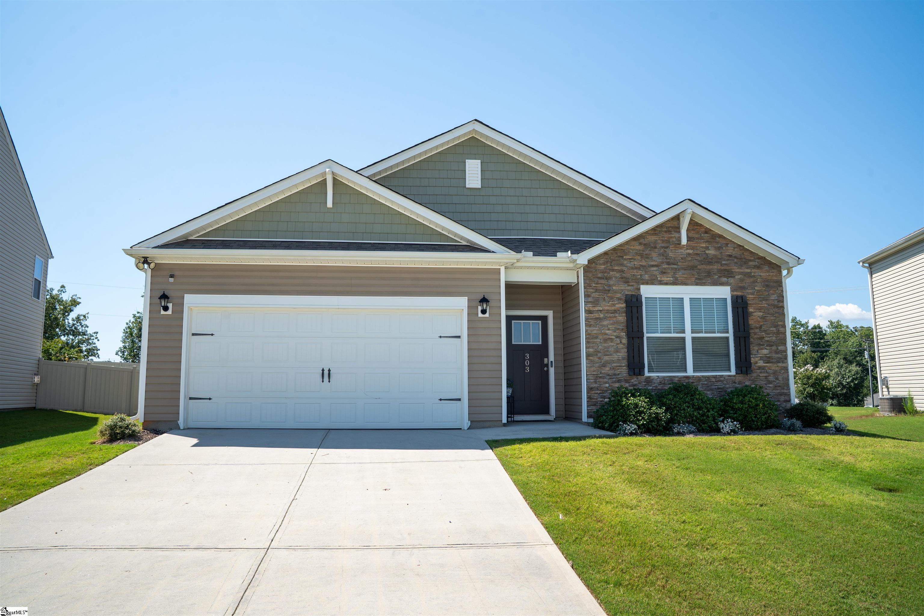303 Splendid Place Property Photo 2