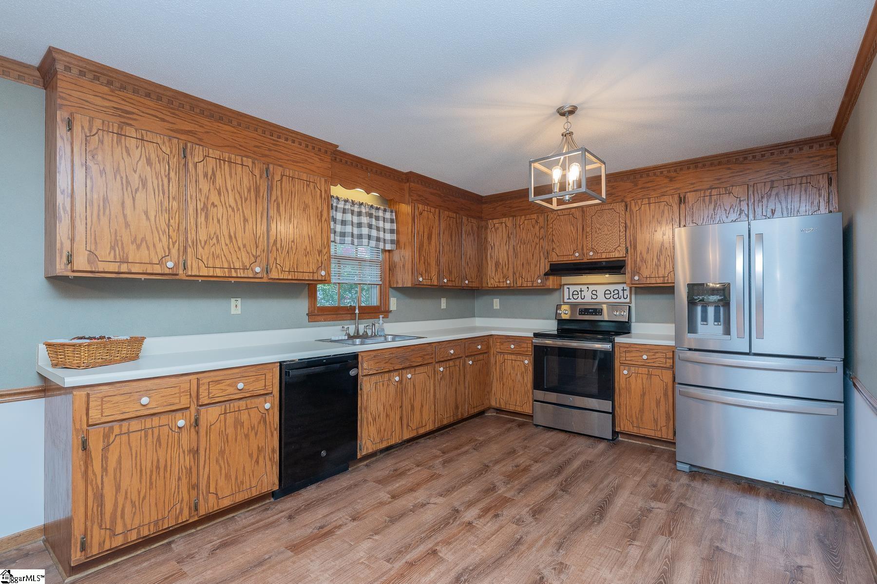 123 Court Drive Property Photo 8