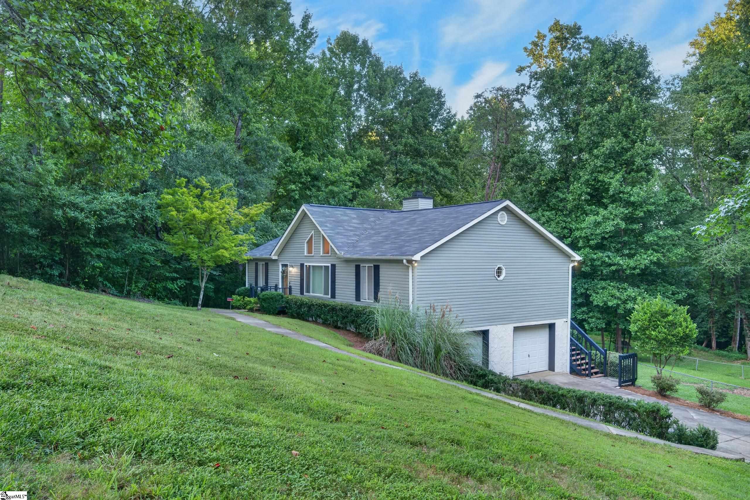 1509 Winding Way Property Photo 3