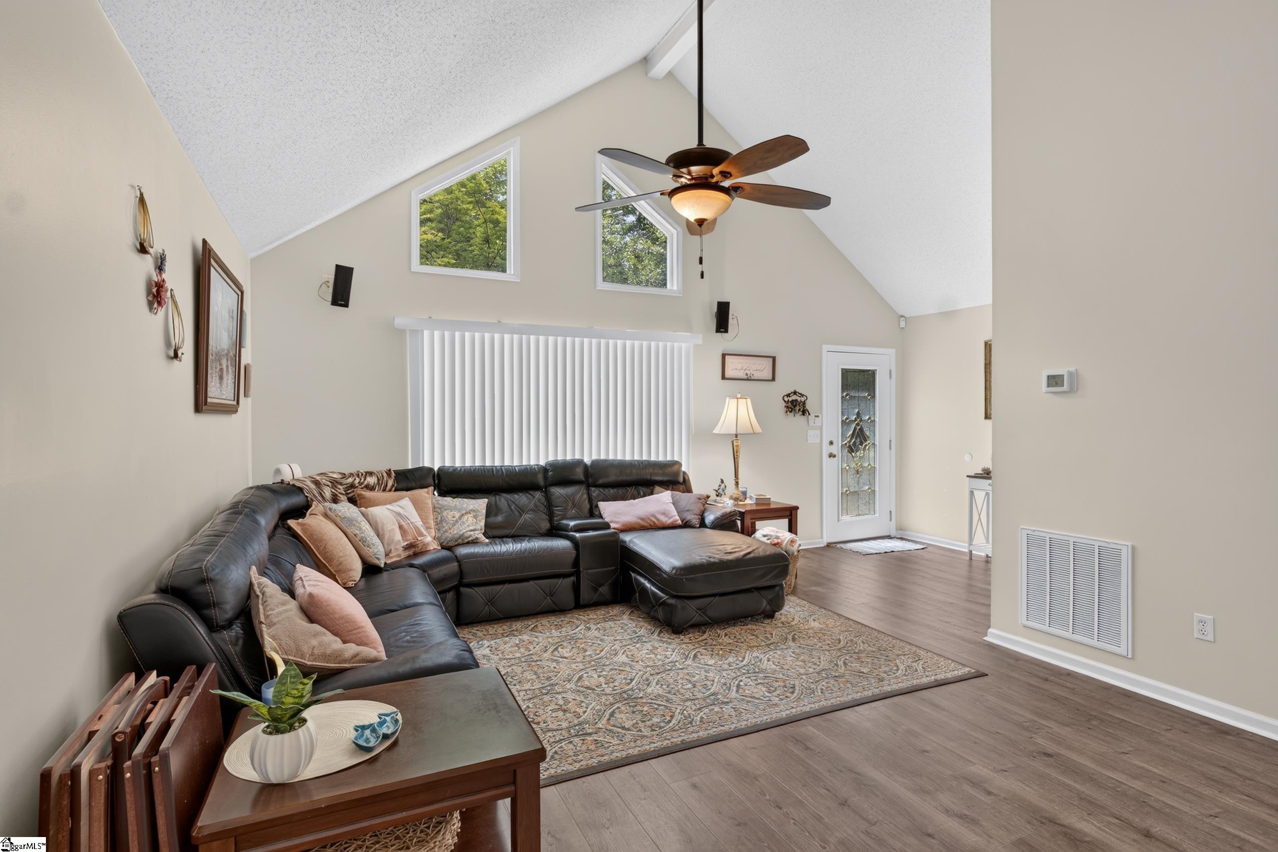 1509 Winding Way Property Photo 4