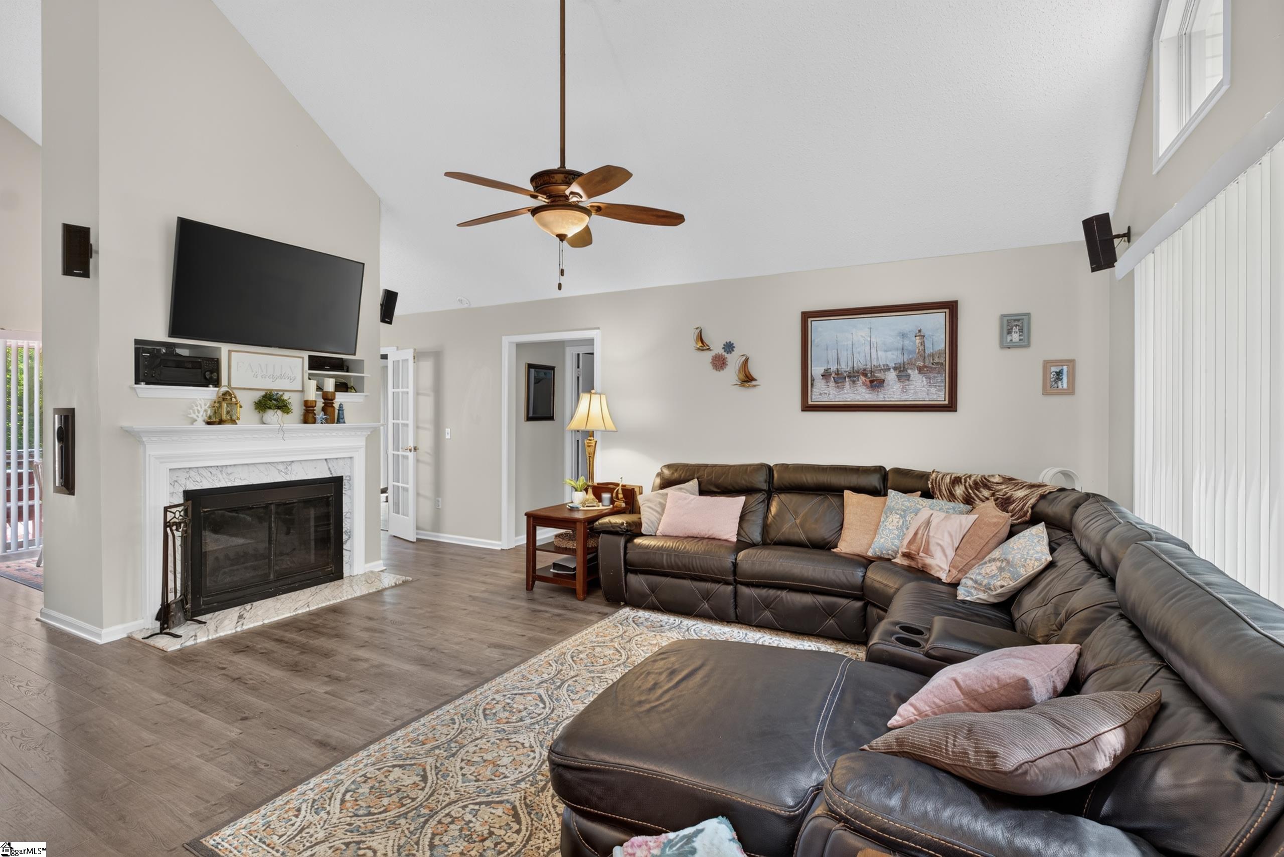 1509 Winding Way Property Photo 5