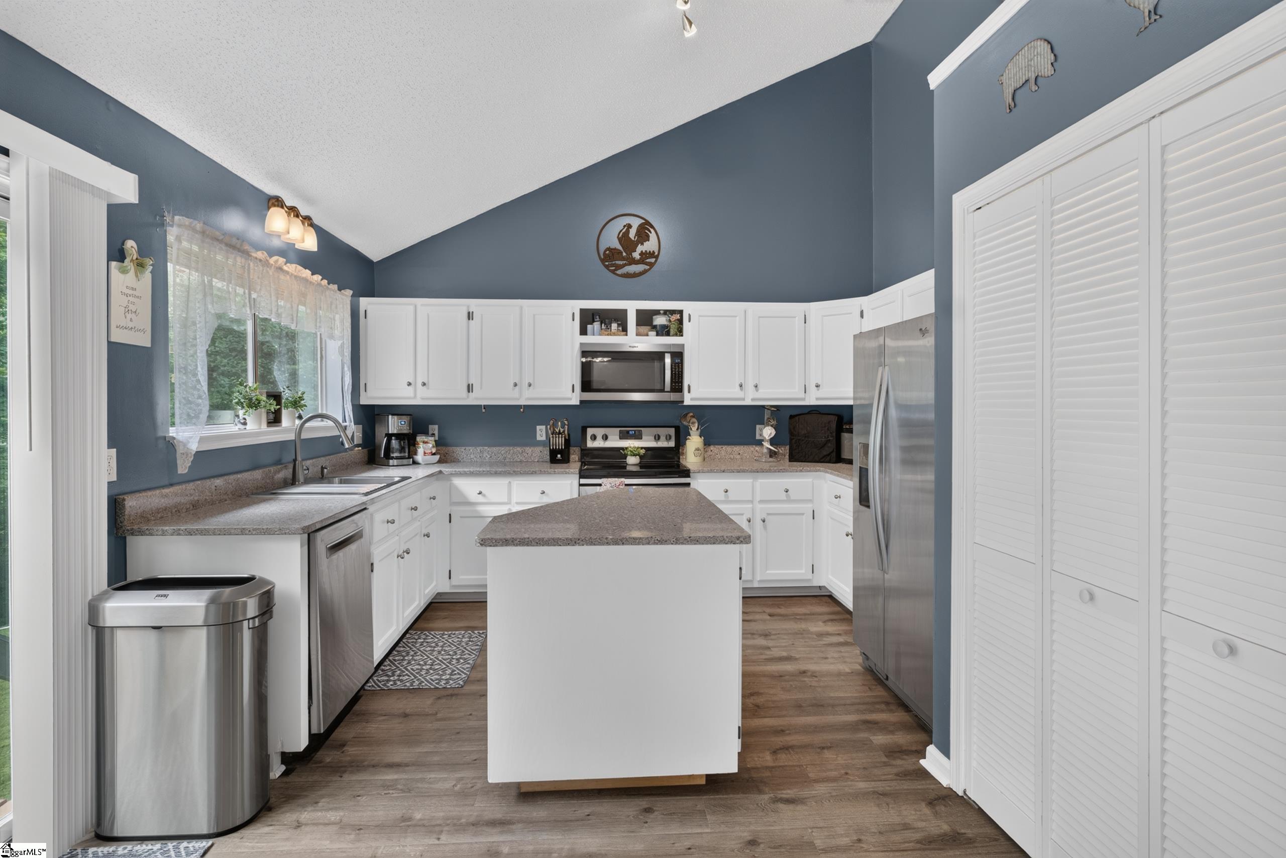 1509 Winding Way Property Photo 9
