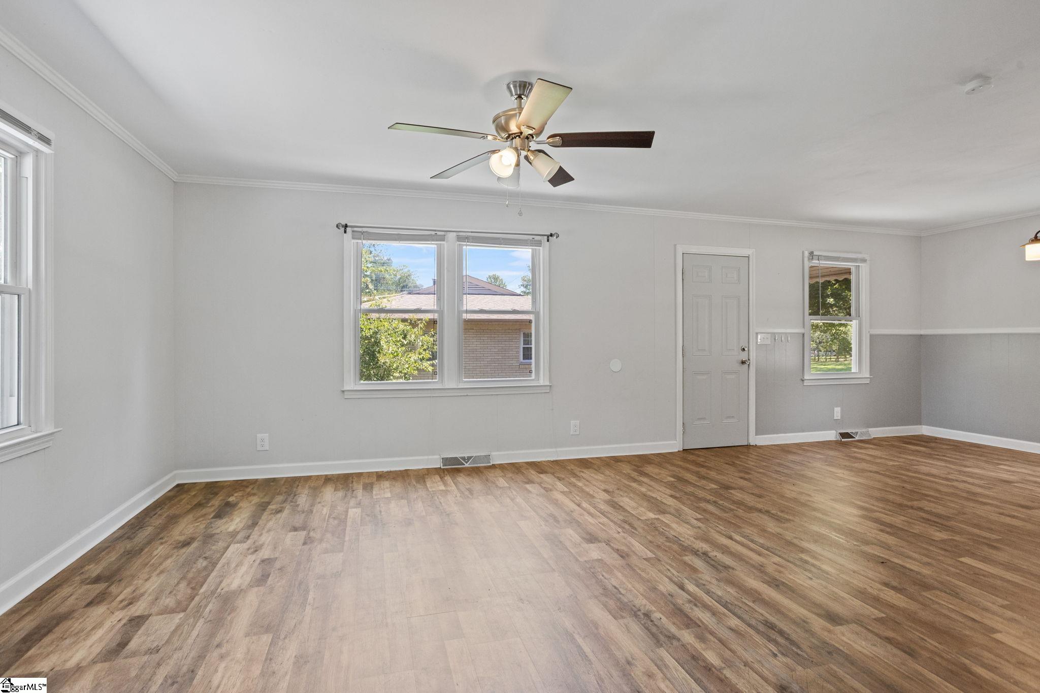 706 W Lee Road Property Photo 11
