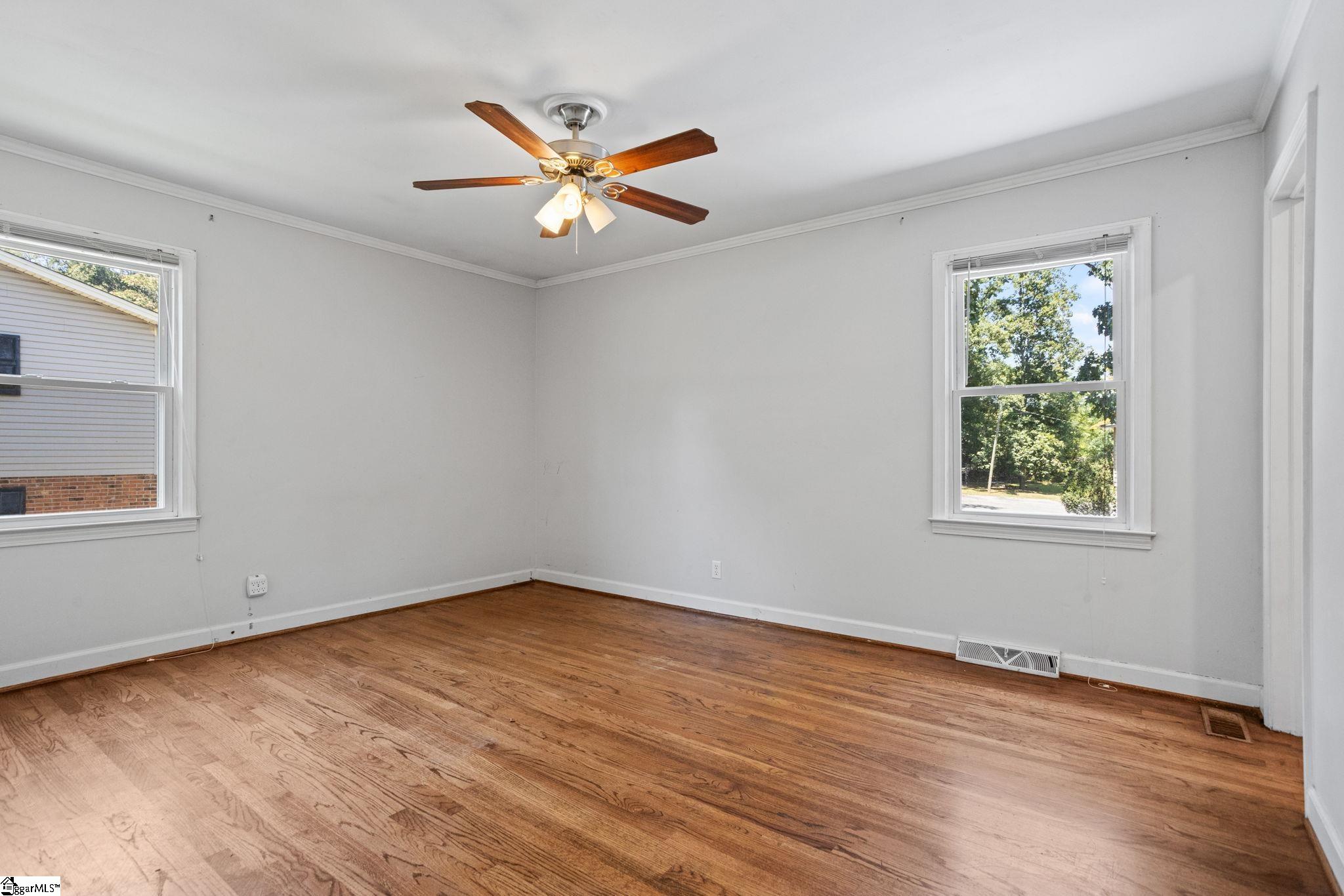 706 W Lee Road Property Photo 16