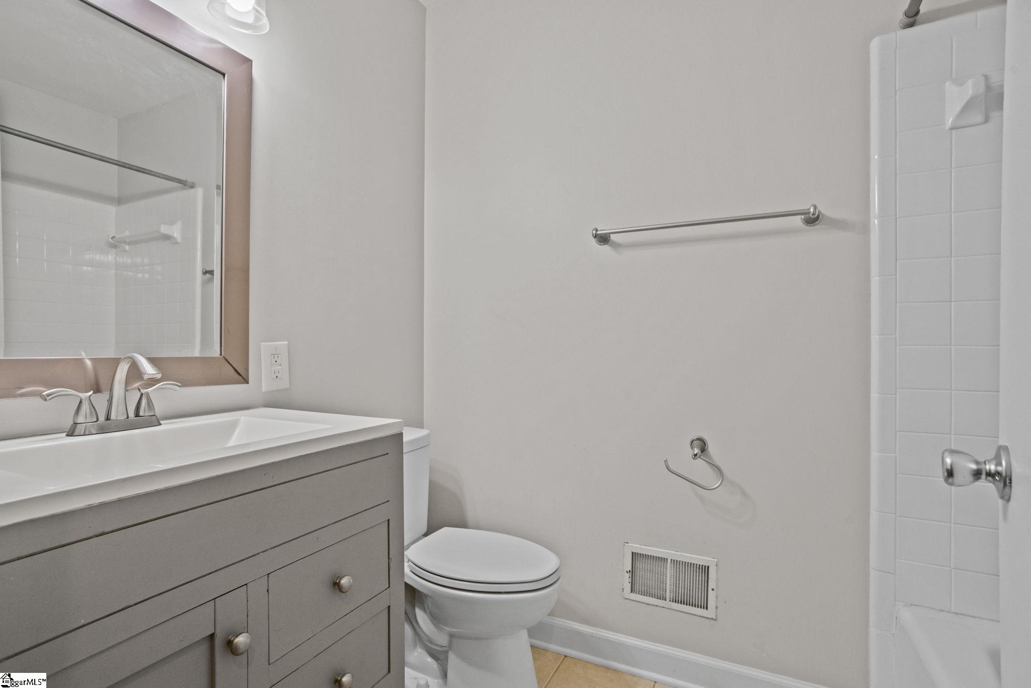 706 W Lee Road Property Photo 22