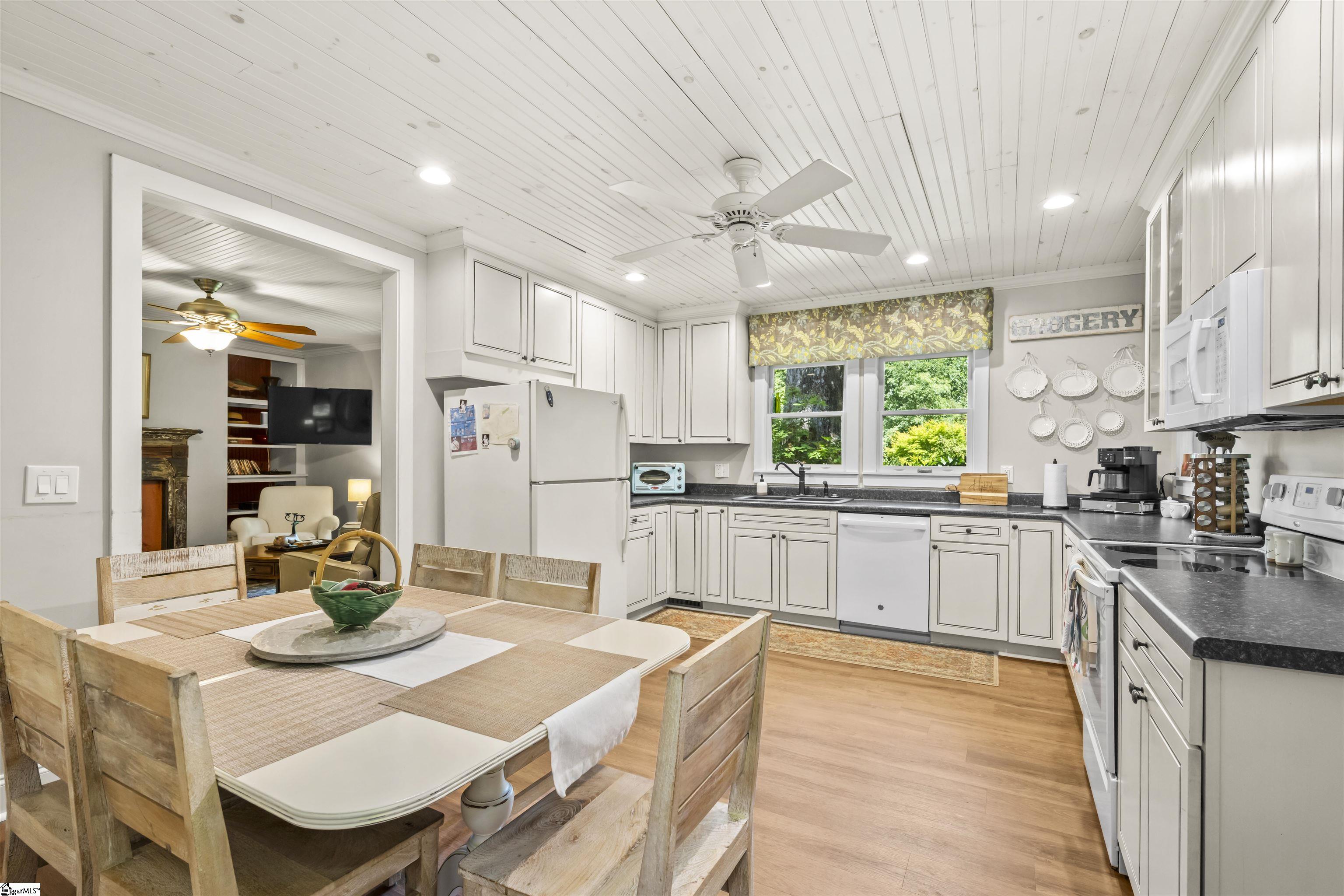 520 Esseola Street Property Photo 11