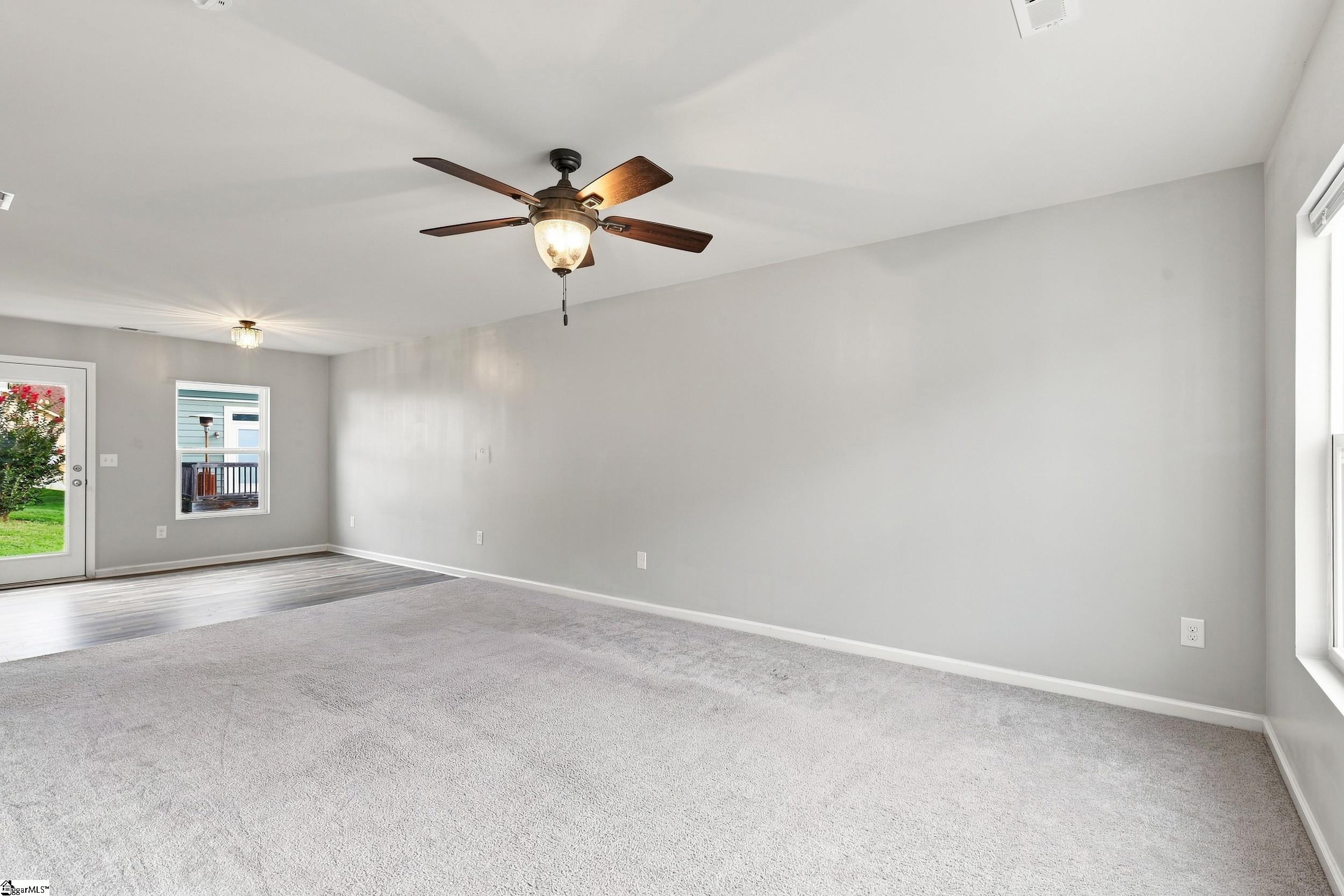 129 Colonial Walk Property Photo 7