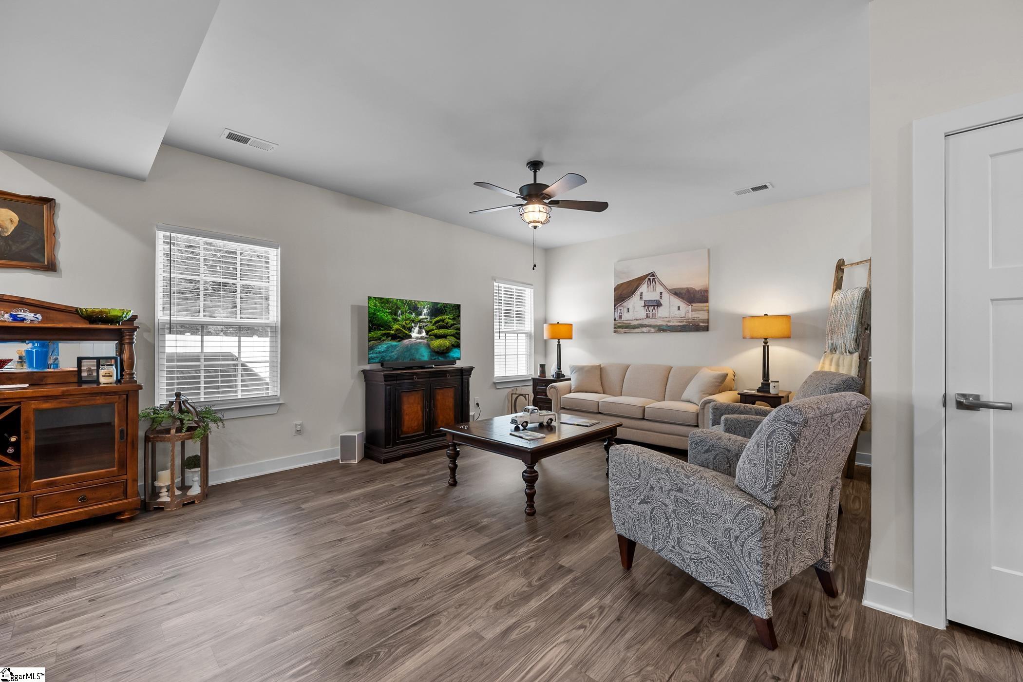 9 Wiltshire Circle Property Photo 11