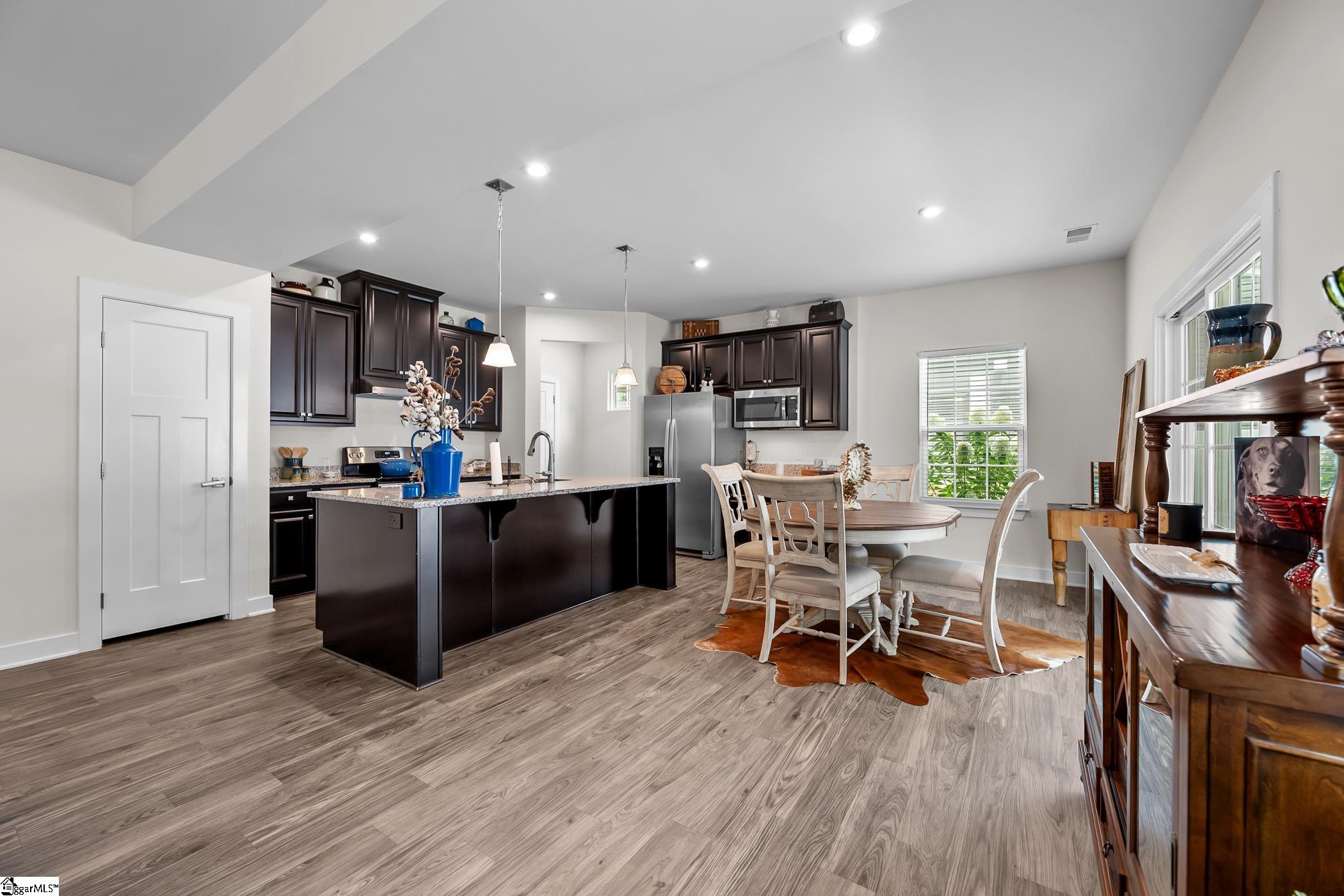 9 Wiltshire Circle Property Photo 14