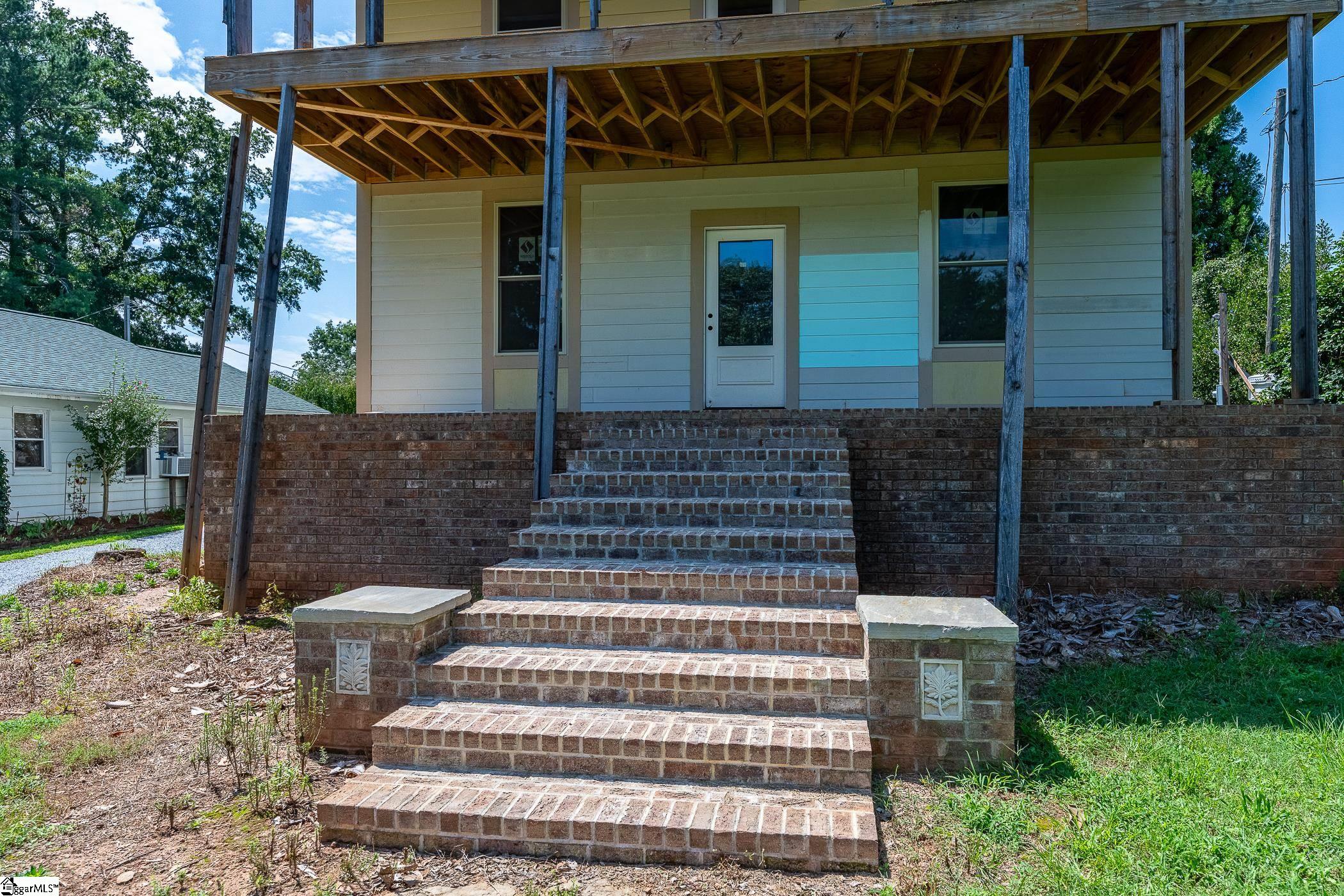 128 S Howard Avenue Property Photo 4