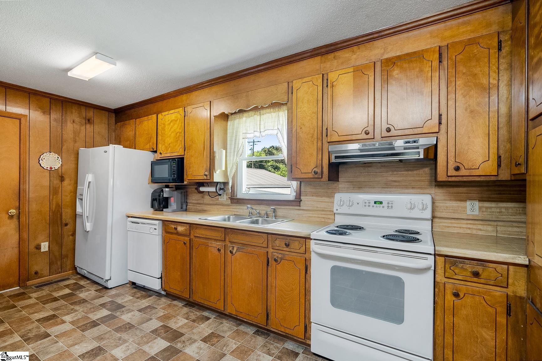 312 Edwards Drive Property Photo 8
