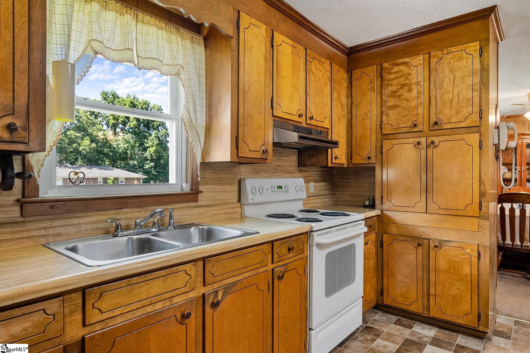 312 Edwards Drive Property Photo 10