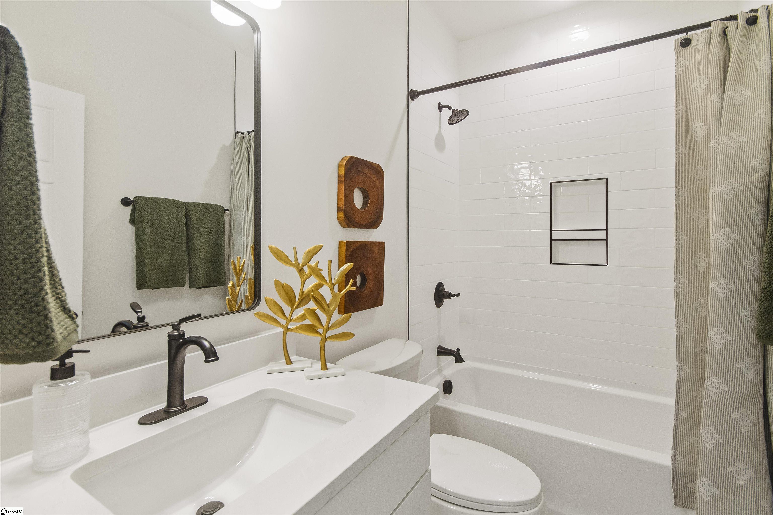 9 Hawthorne Lane Property Photo 19