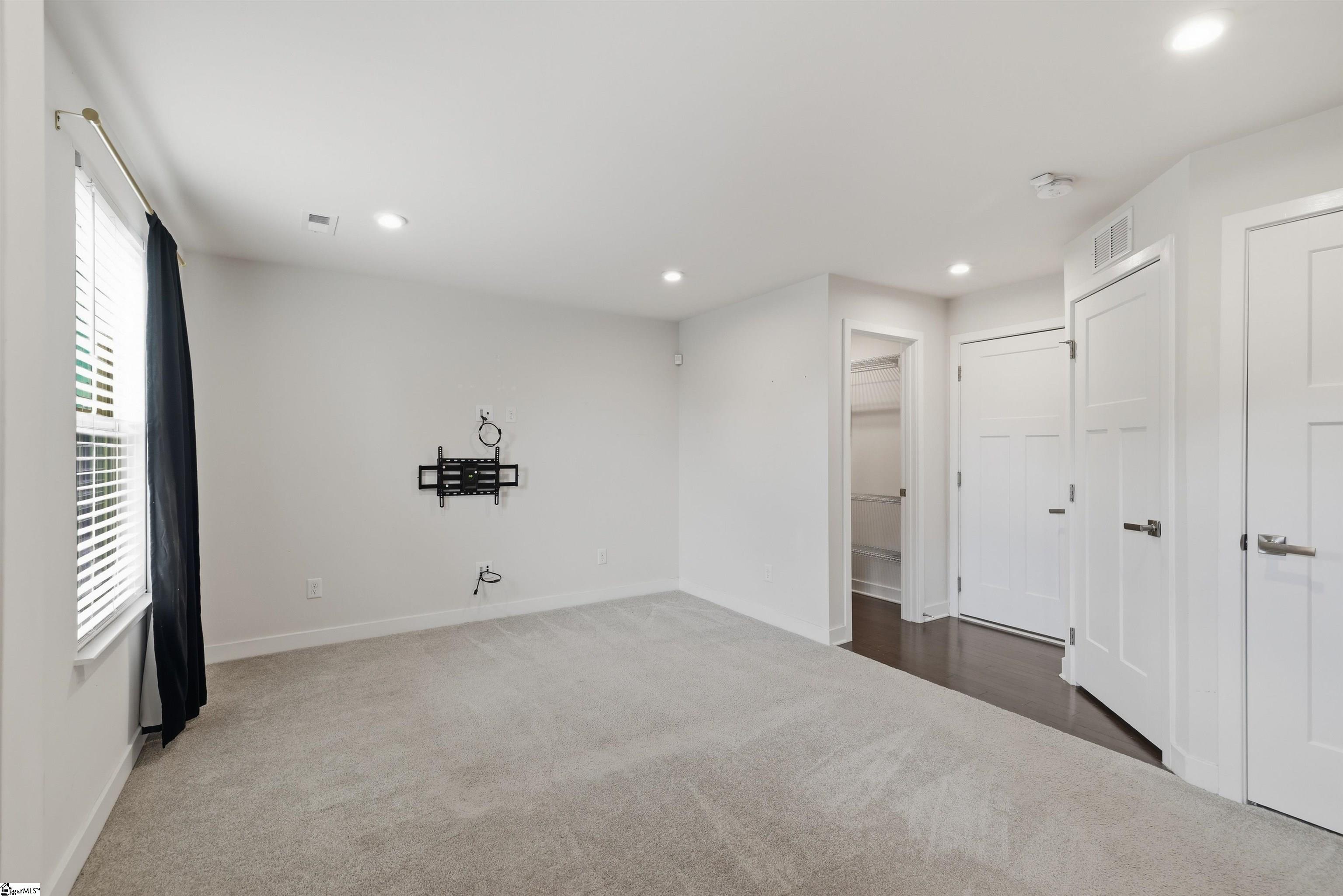 33 Itasca Drive Property Photo 3