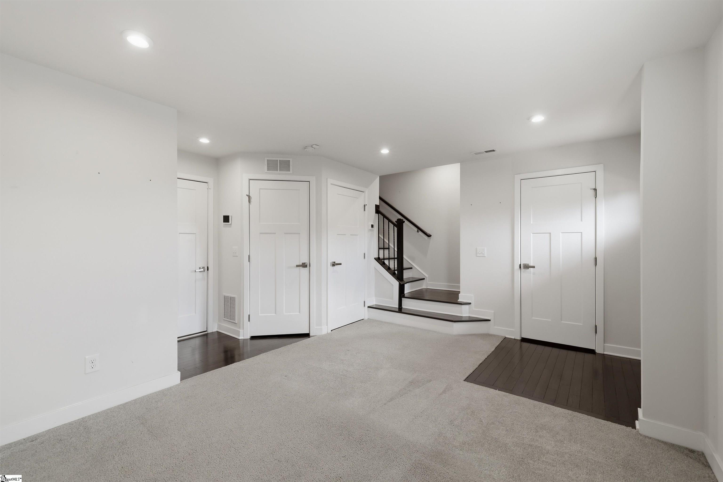 33 Itasca Drive Property Photo 4