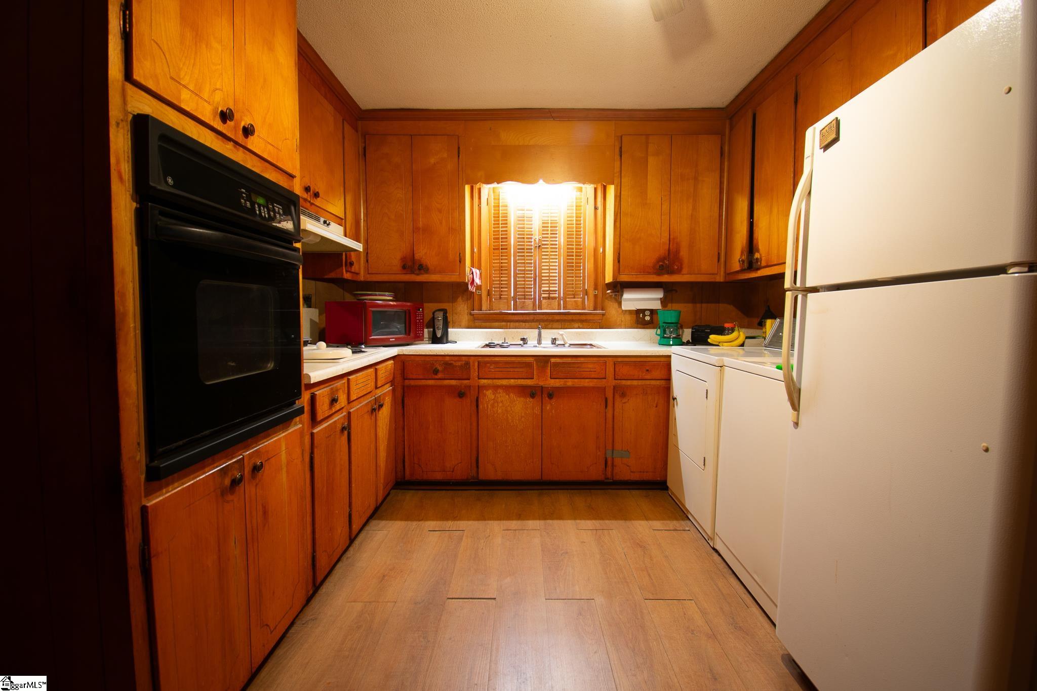 205 Warwick Street Property Photo 5