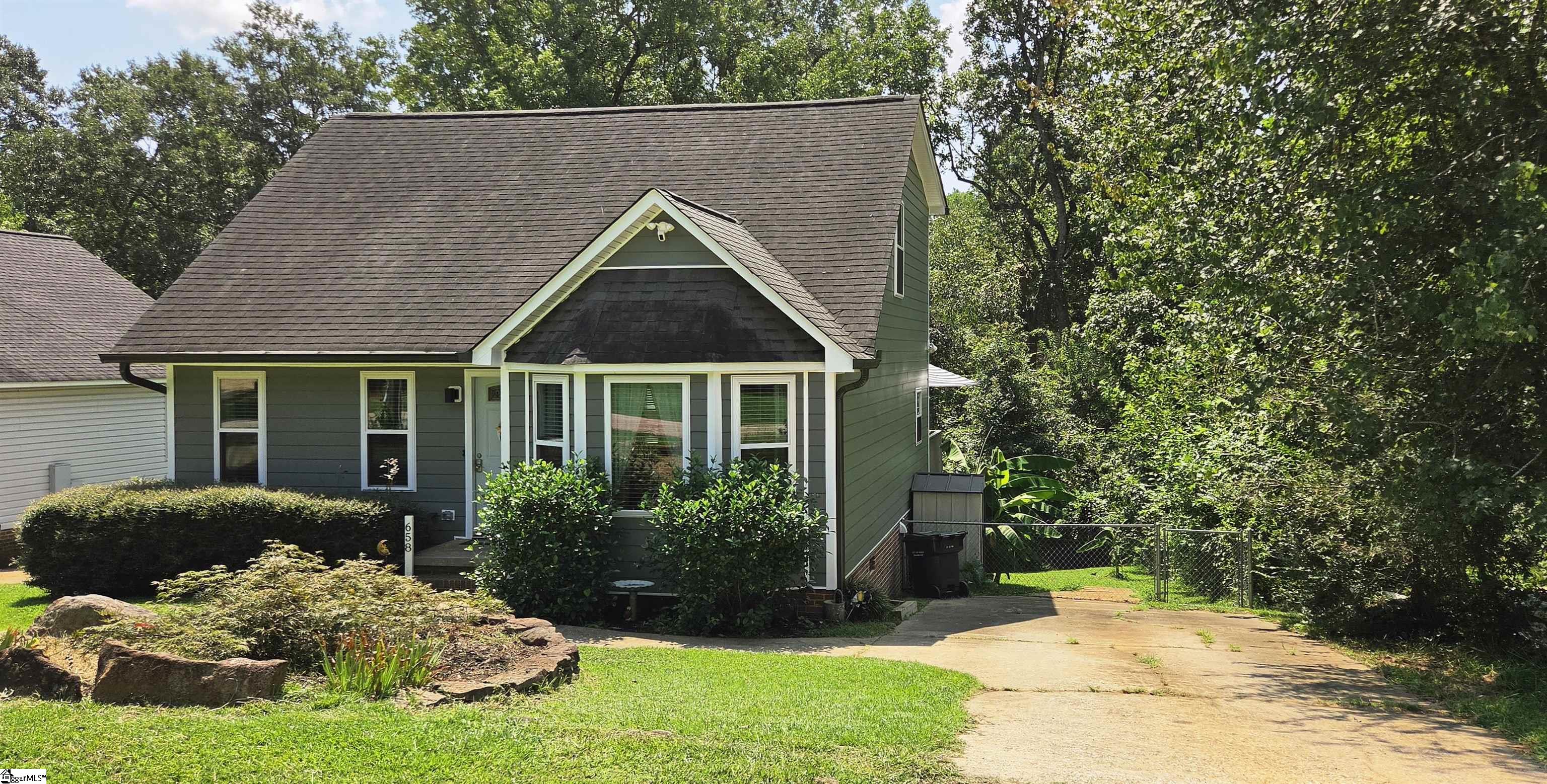 658 Maple Drive Property Photo 3