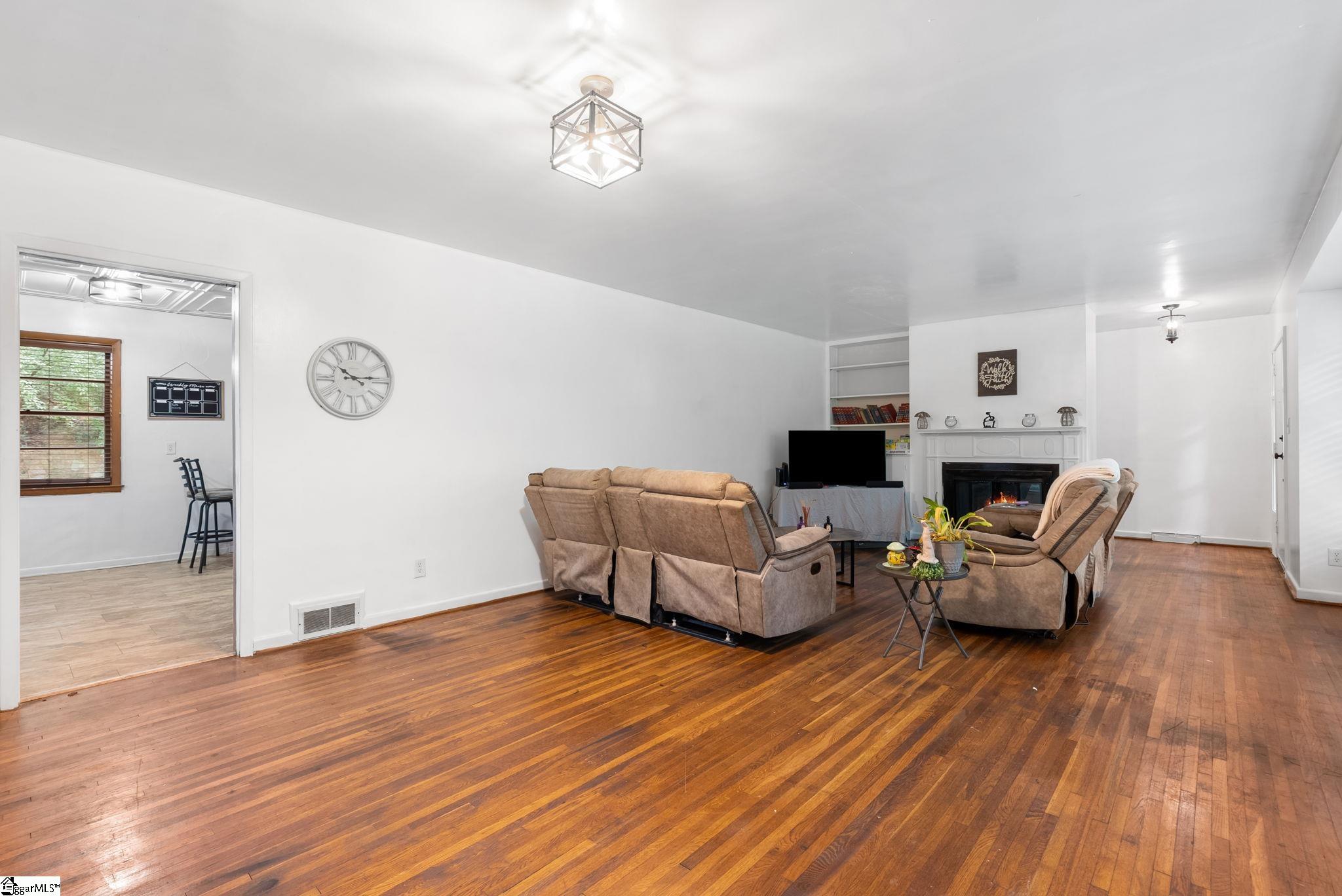 1020 Woodburn Road Property Photo 8
