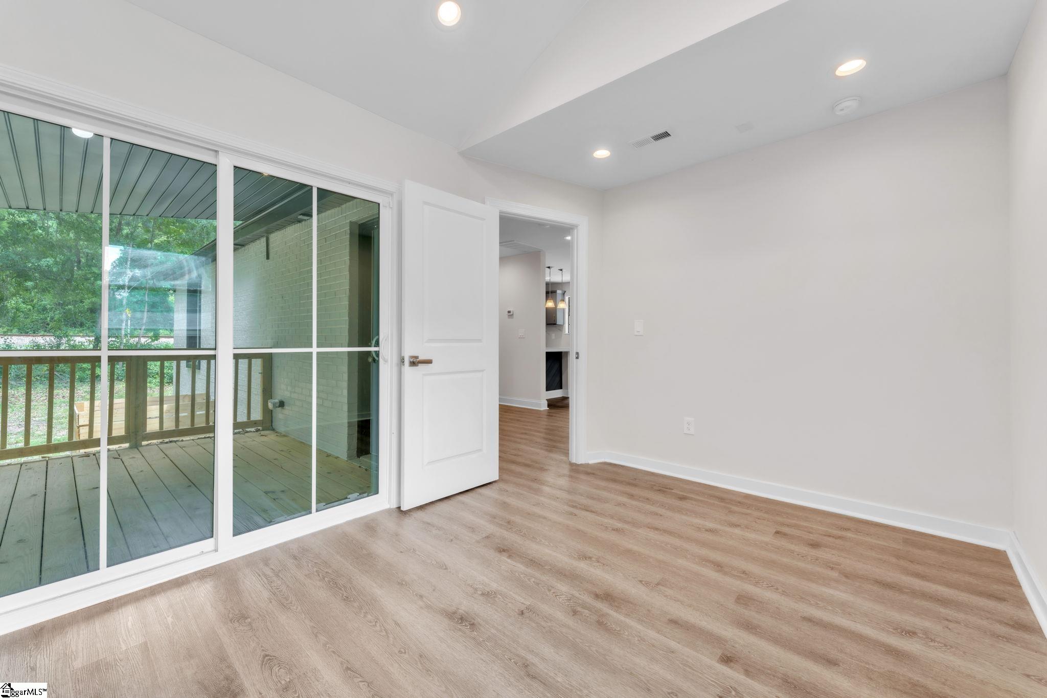 105 Oakland Heights Property Photo 15