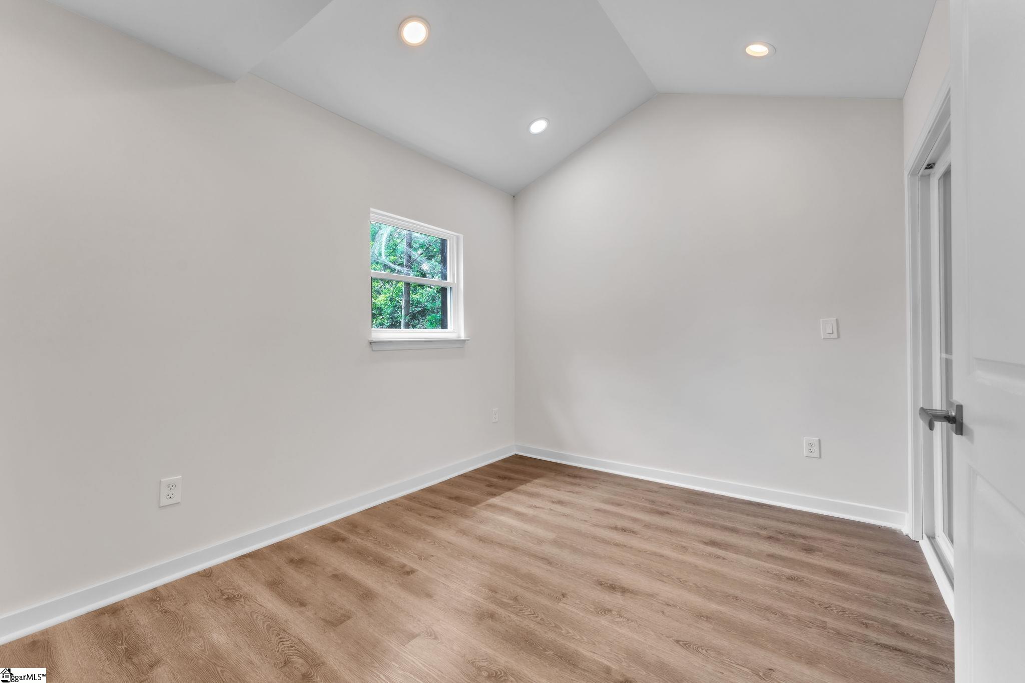 105 Oakland Heights Property Photo 16