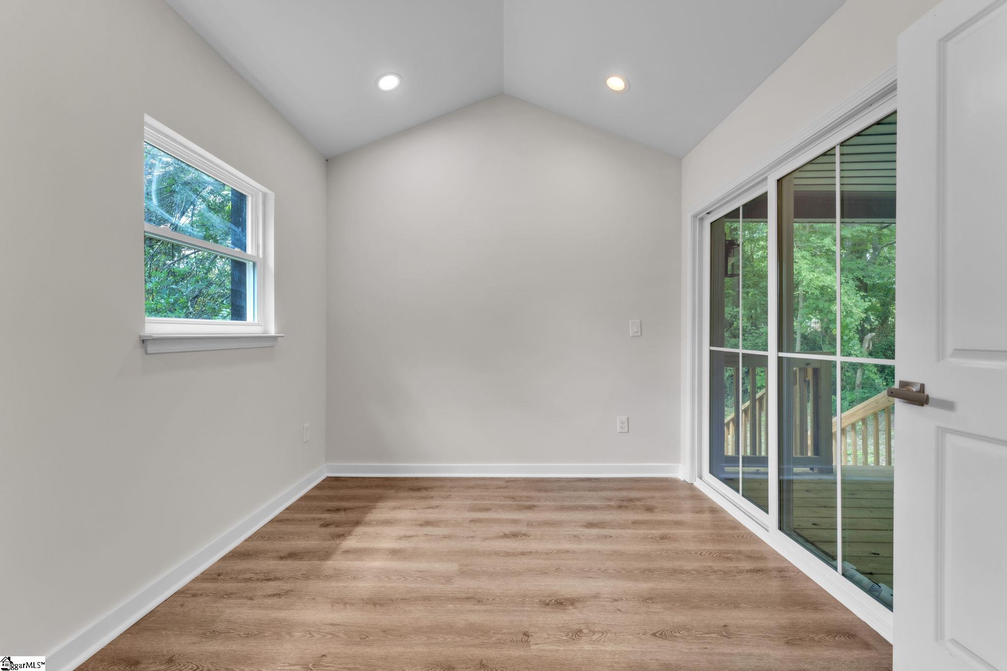 105 Oakland Heights Property Photo 17