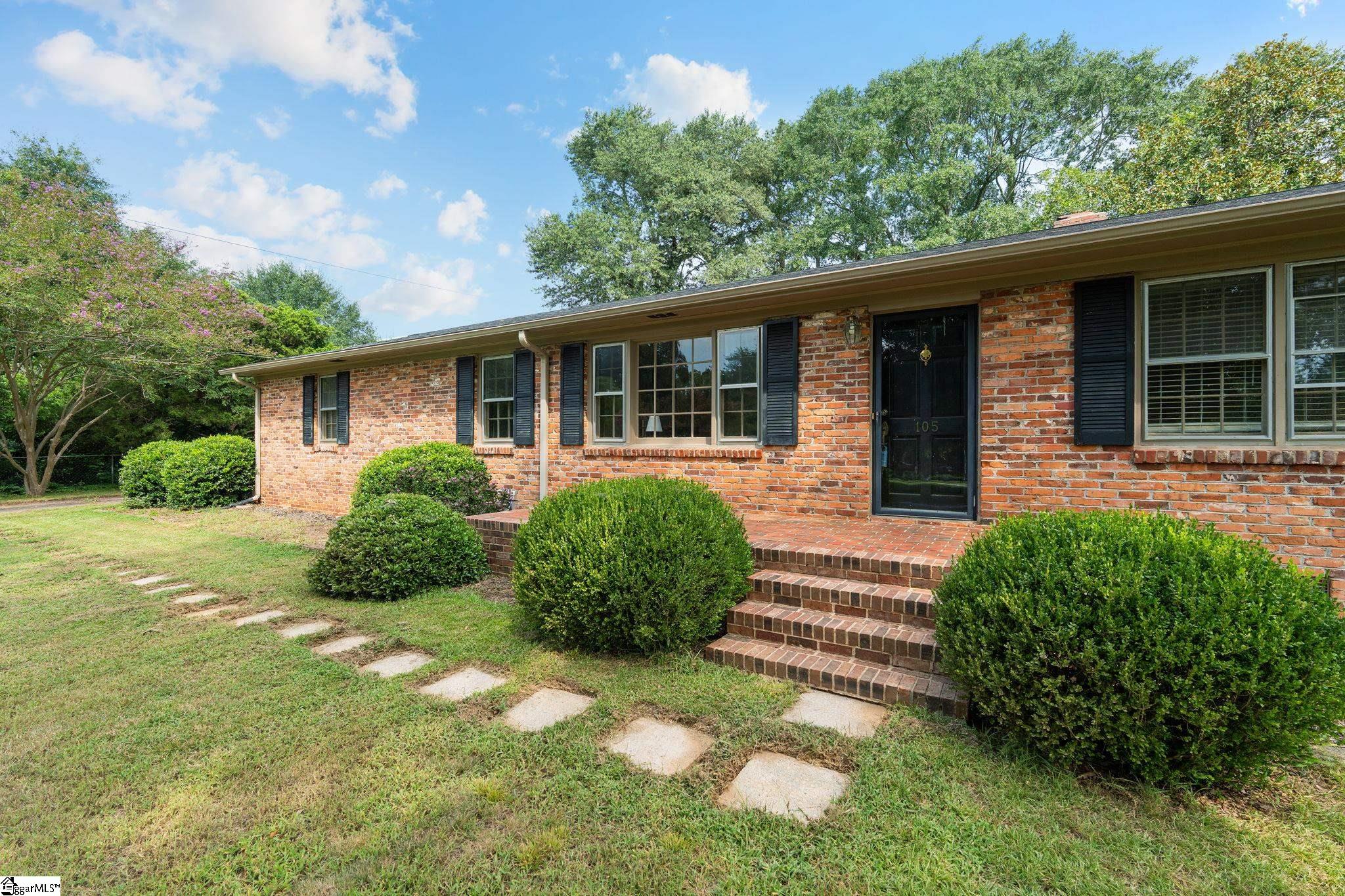 105 Thunderbird Place Property Photo 3