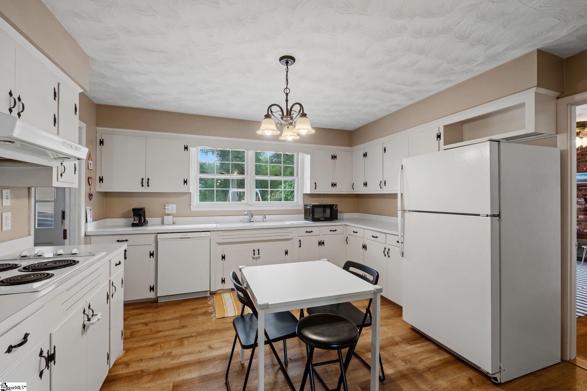 105 Thunderbird Place Property Photo 8
