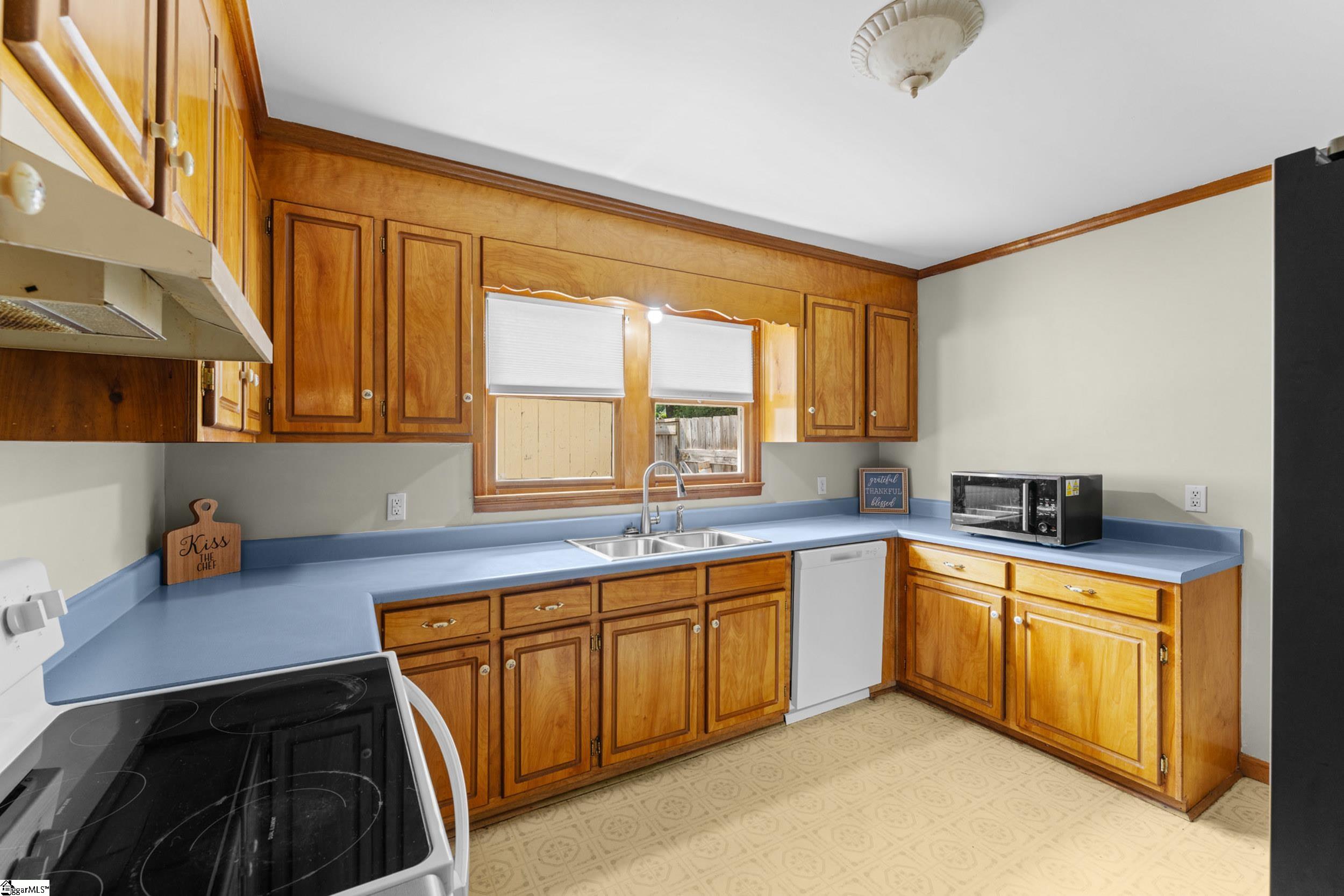 210 Edgewood Avenue Property Photo 4