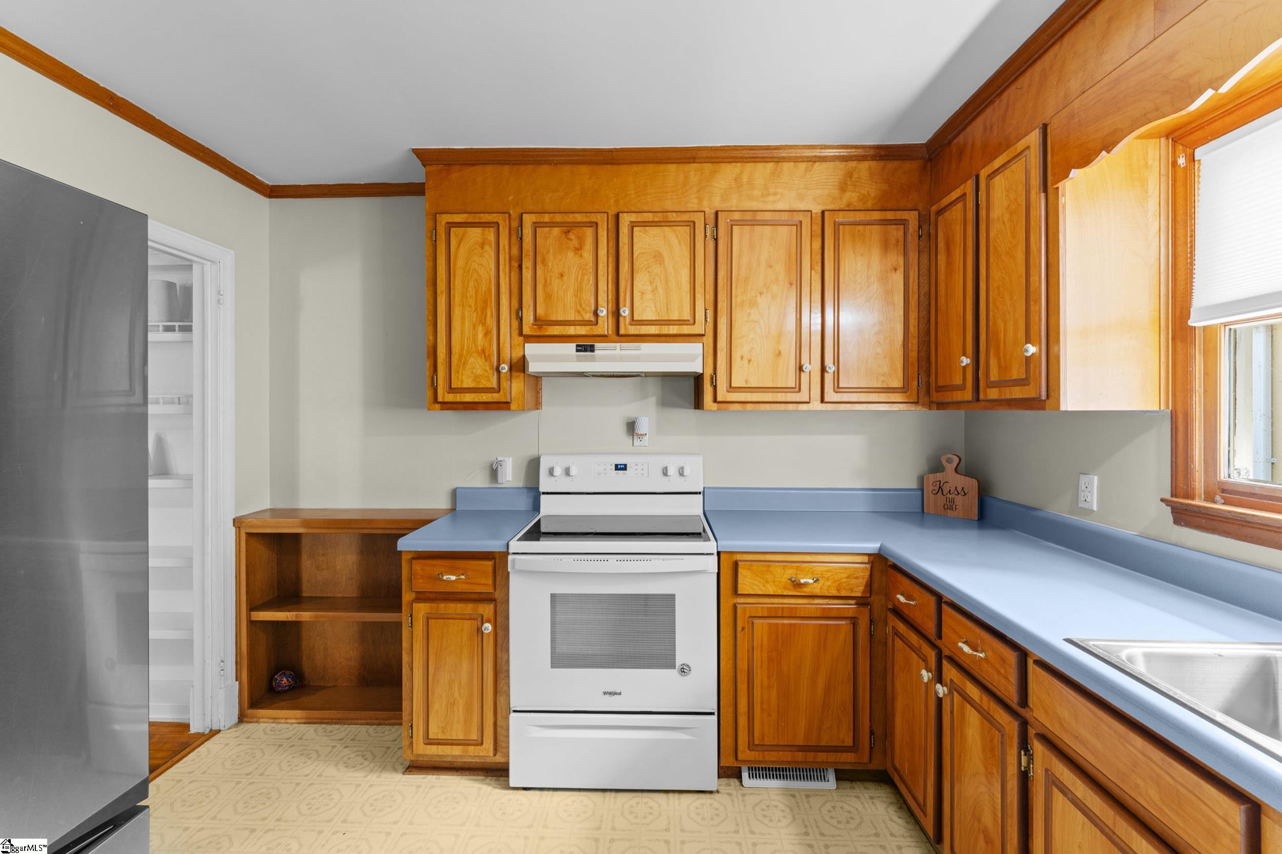 210 Edgewood Avenue Property Photo 6