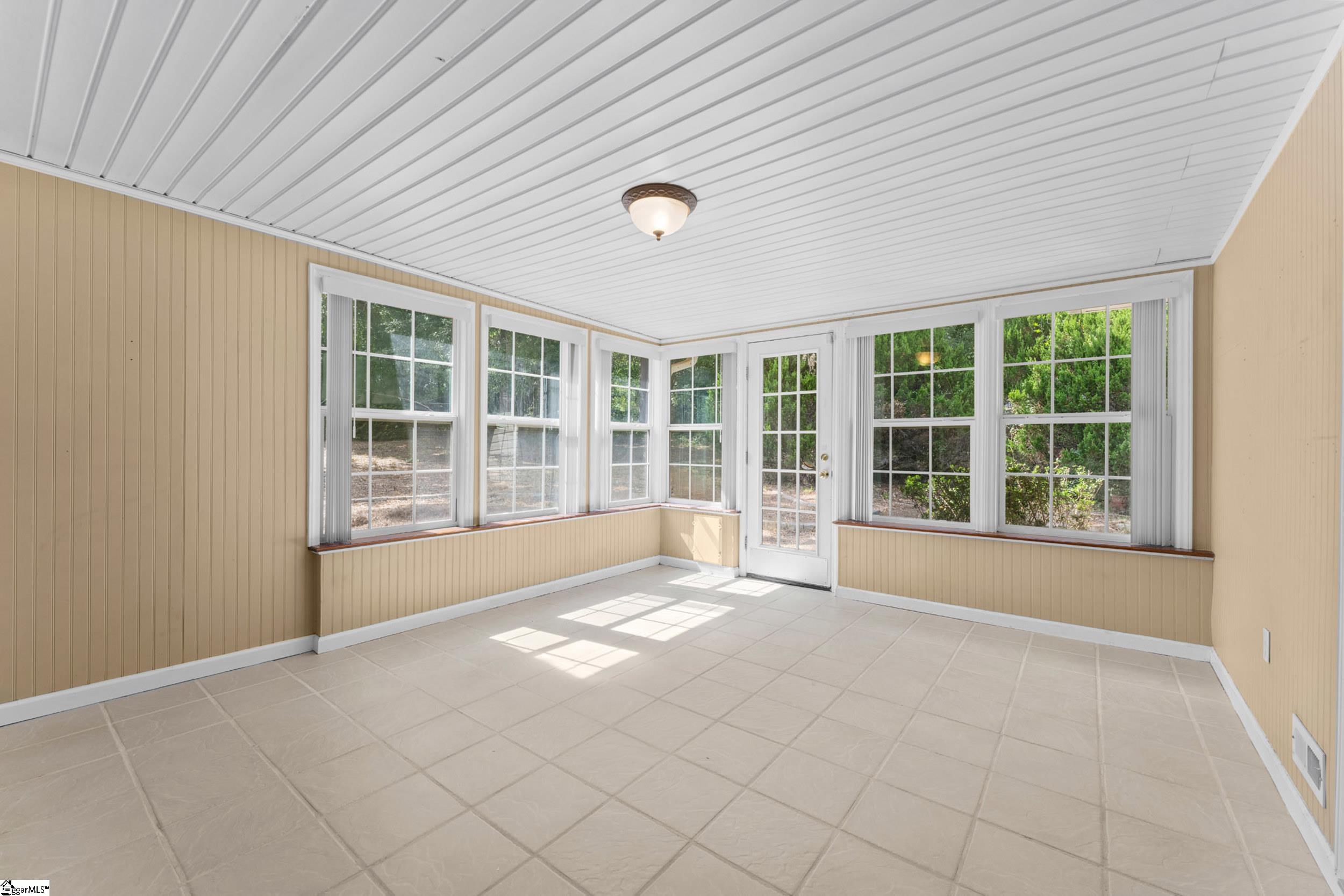 210 Edgewood Avenue Property Photo 8
