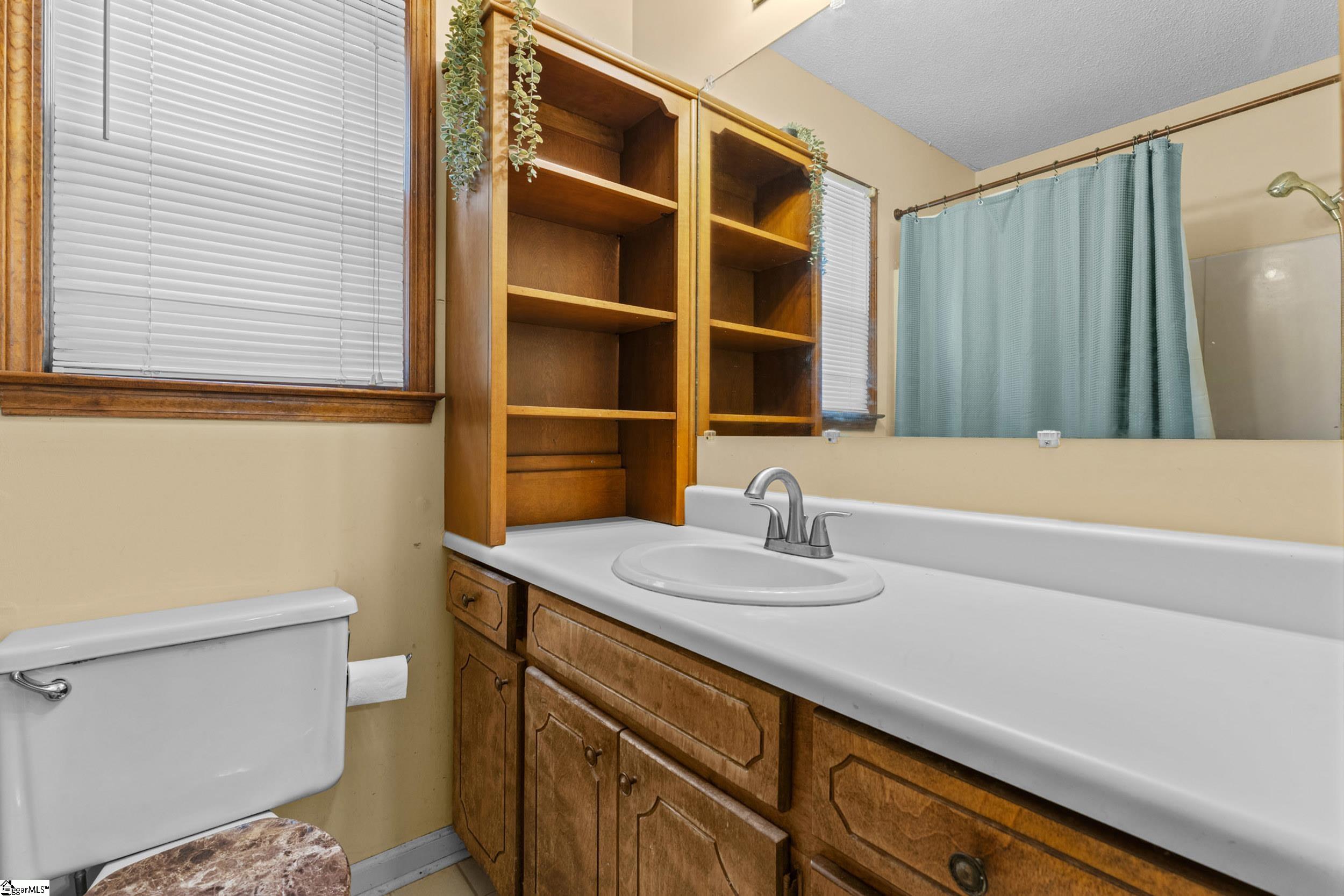 210 Edgewood Avenue Property Photo 10